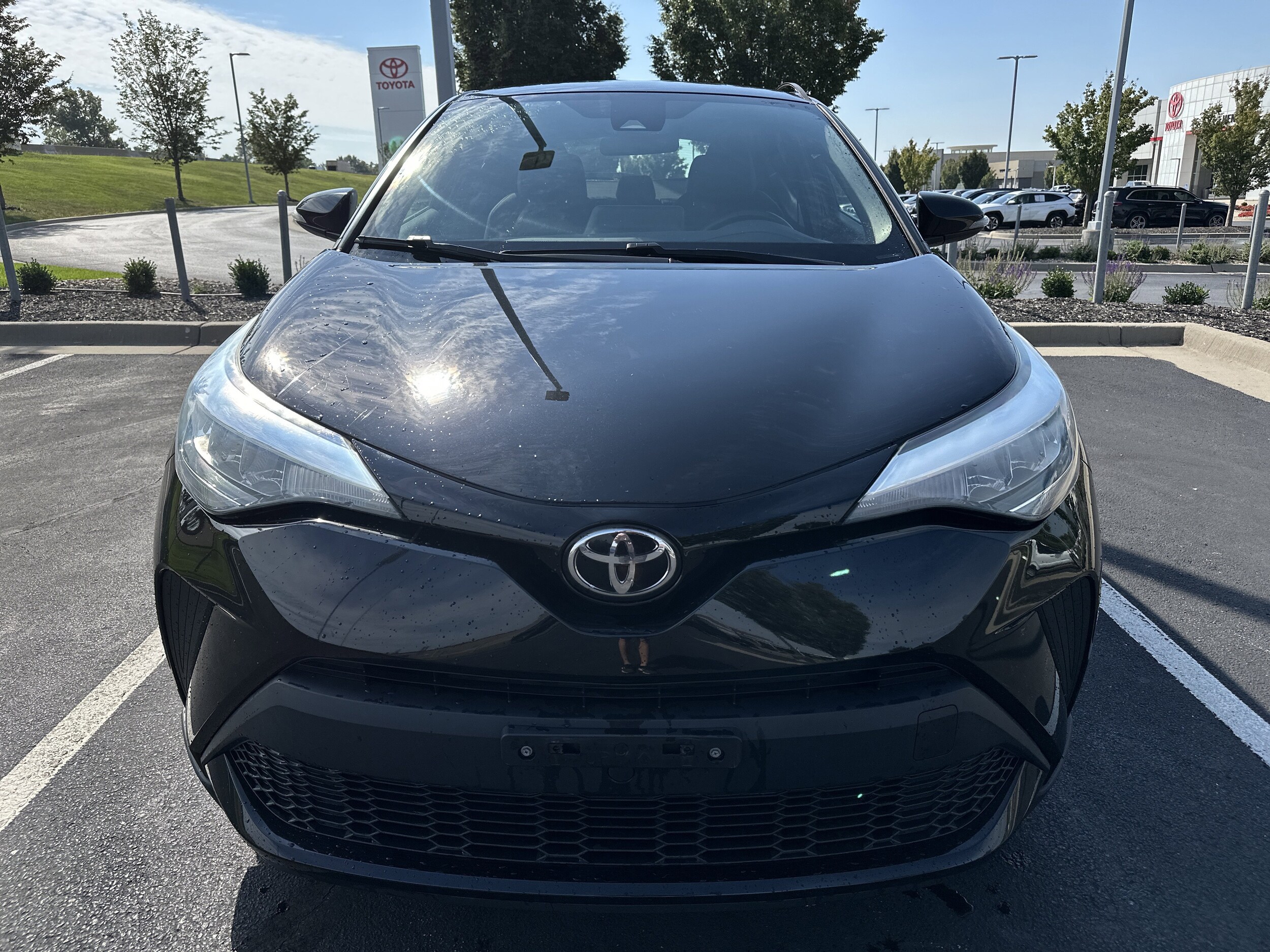 2021 Toyota C-HR XLE photo 2