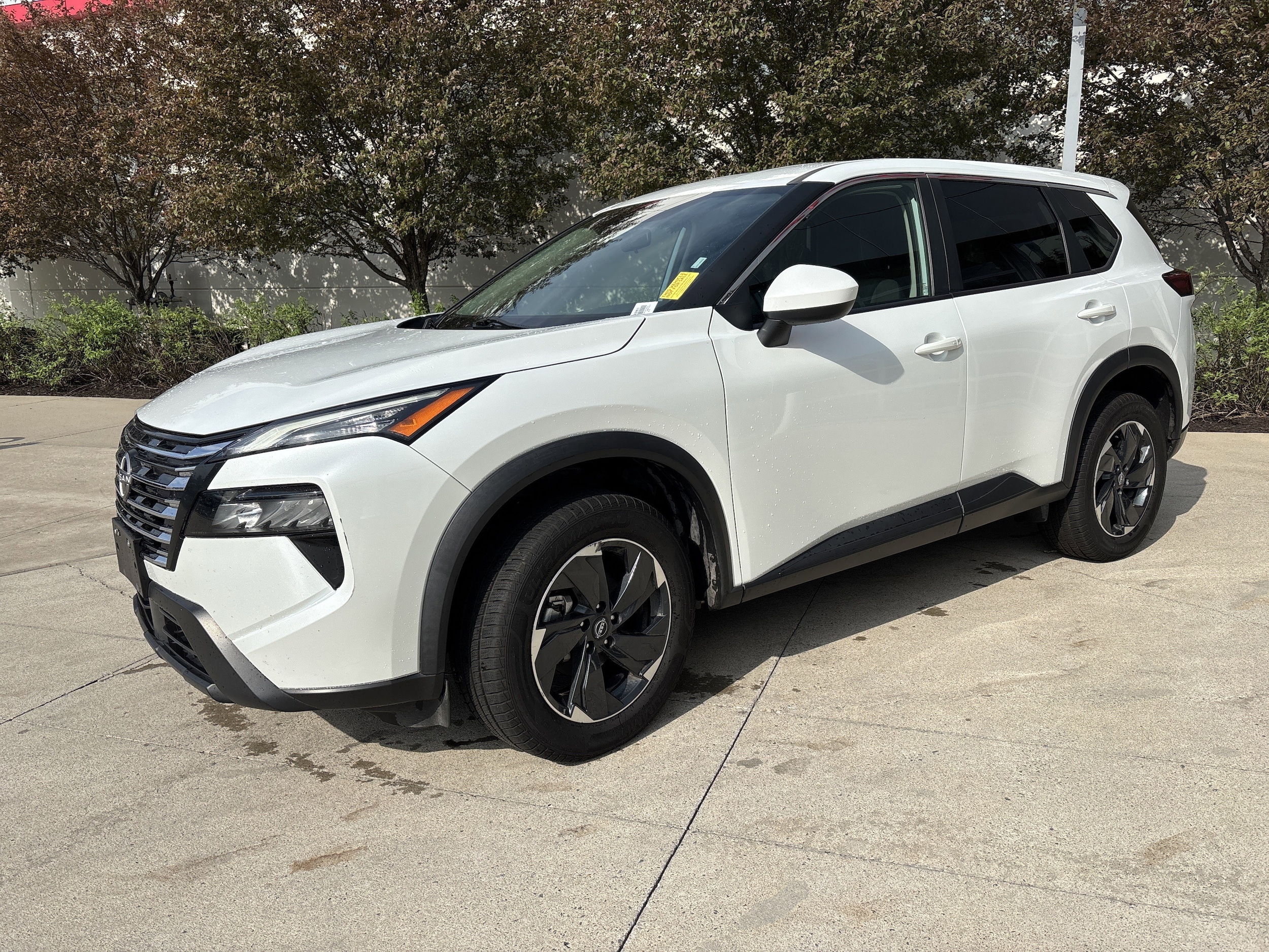 2024 Nissan Rogue SV photo 2