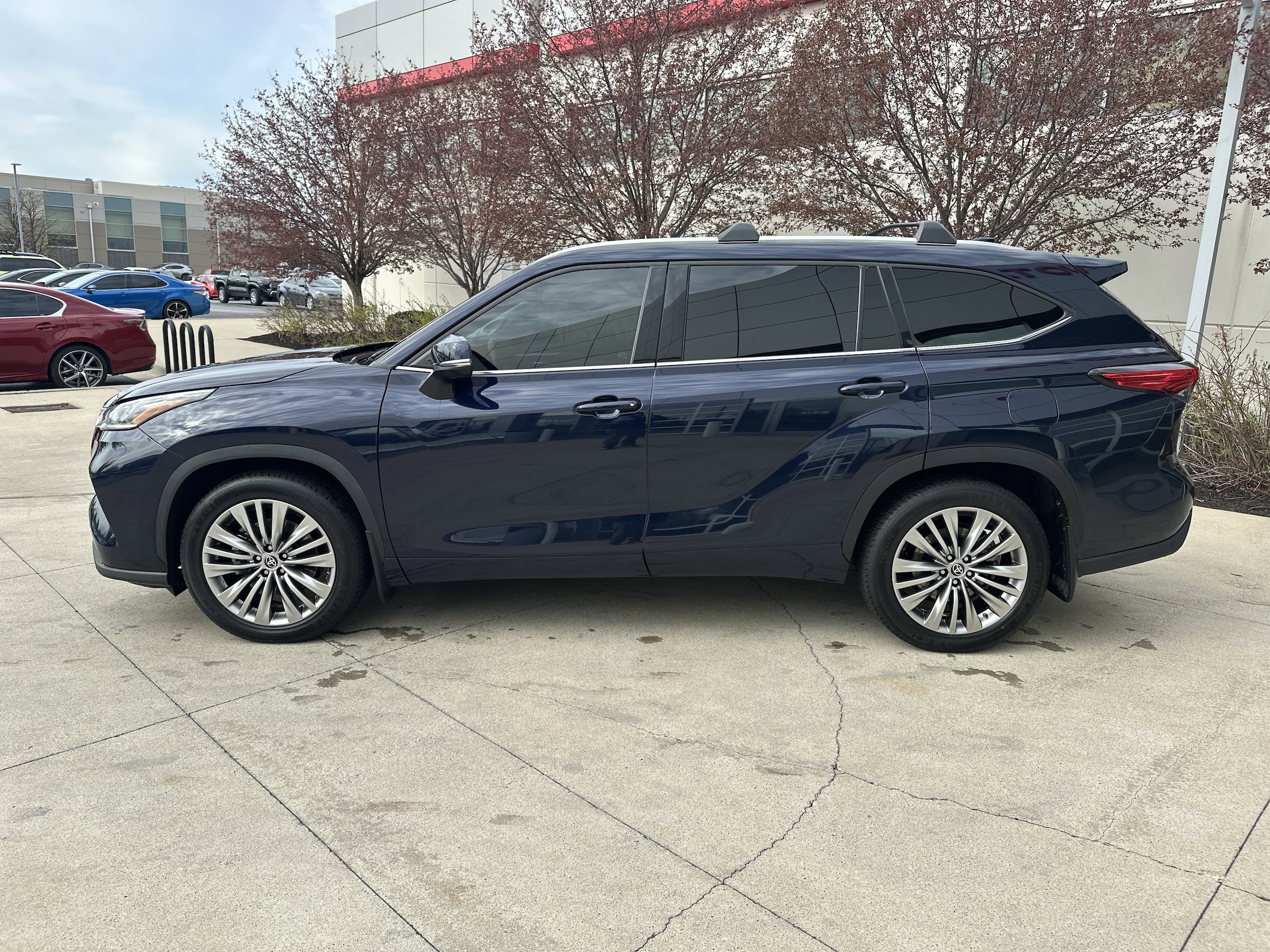 2022 Toyota Highlander Platinum photo 3