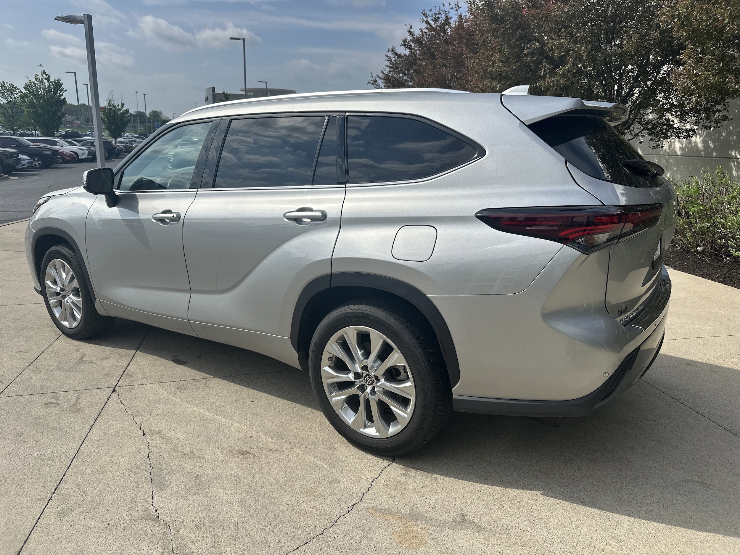 2024 Toyota Highlander Limited photo 5