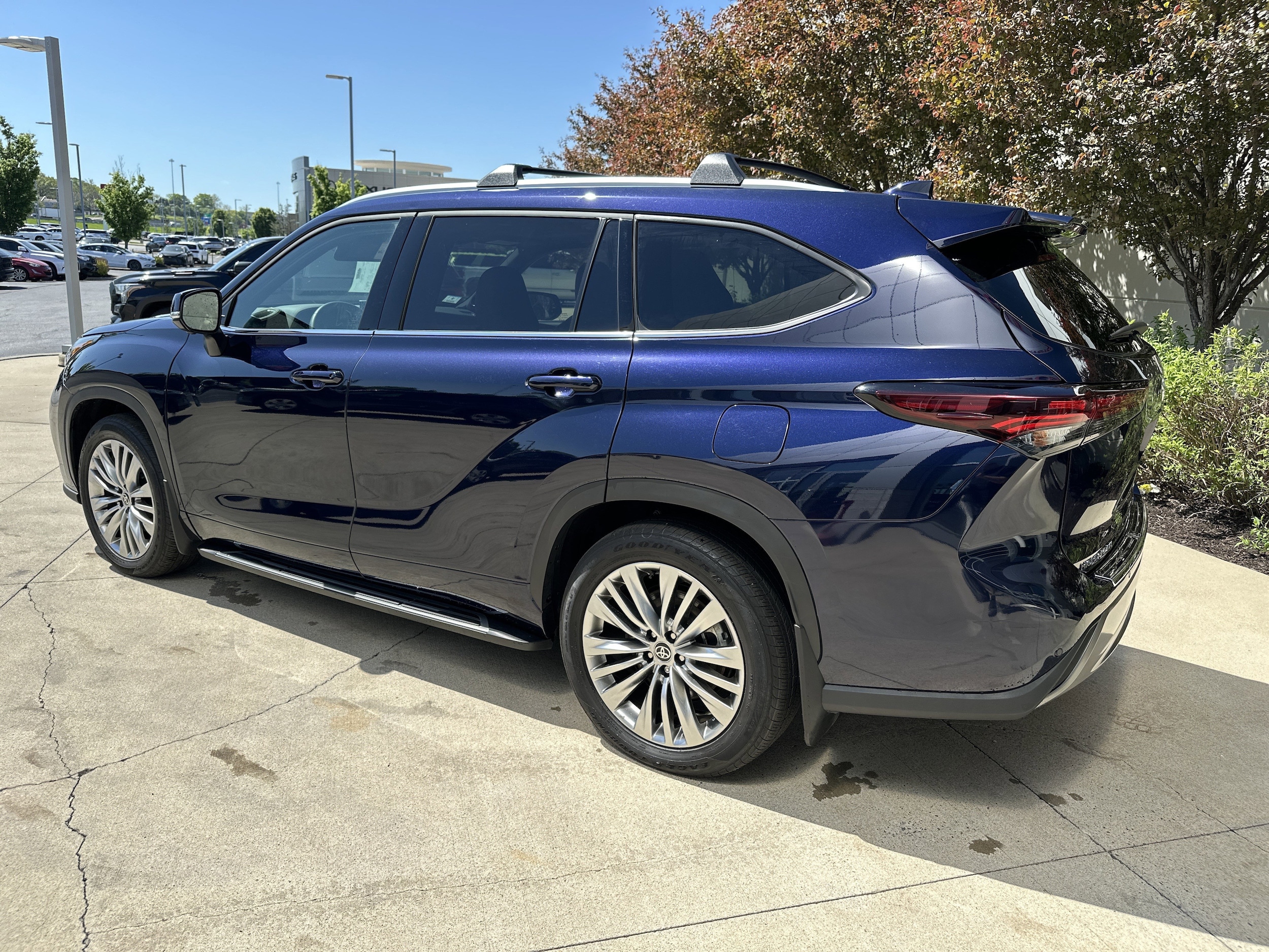 2025 Toyota Highlander Platinum photo 6