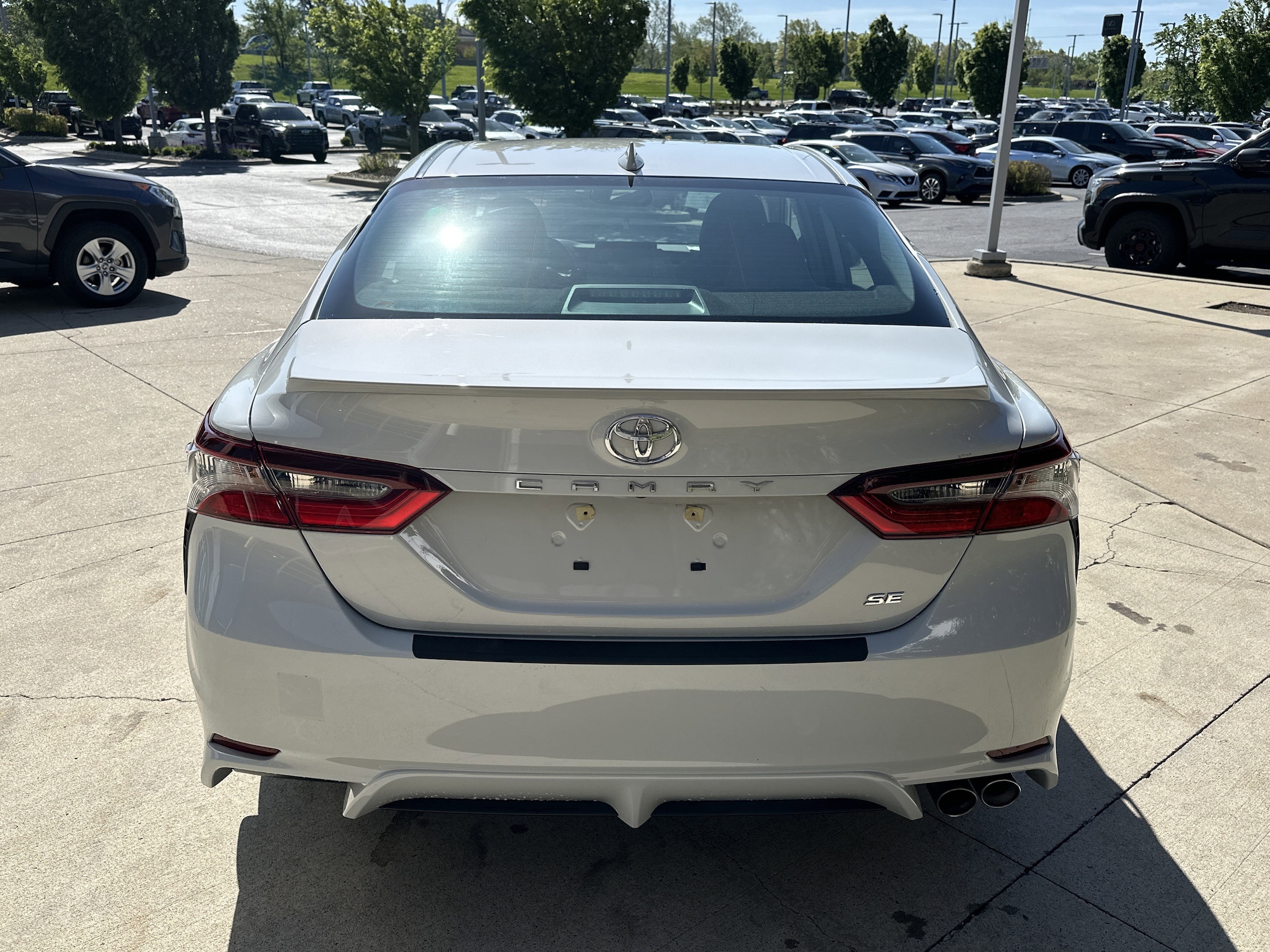 2023 Toyota Camry SE photo 3