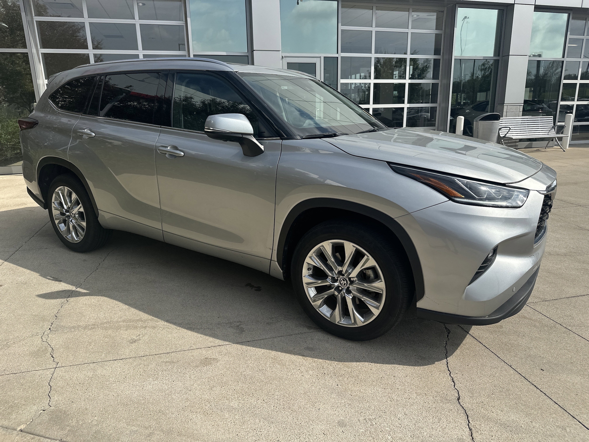 Used 2024 Toyota Highlander Limited with VIN 5TDKDRAHXRS533313 for sale in Kansas City