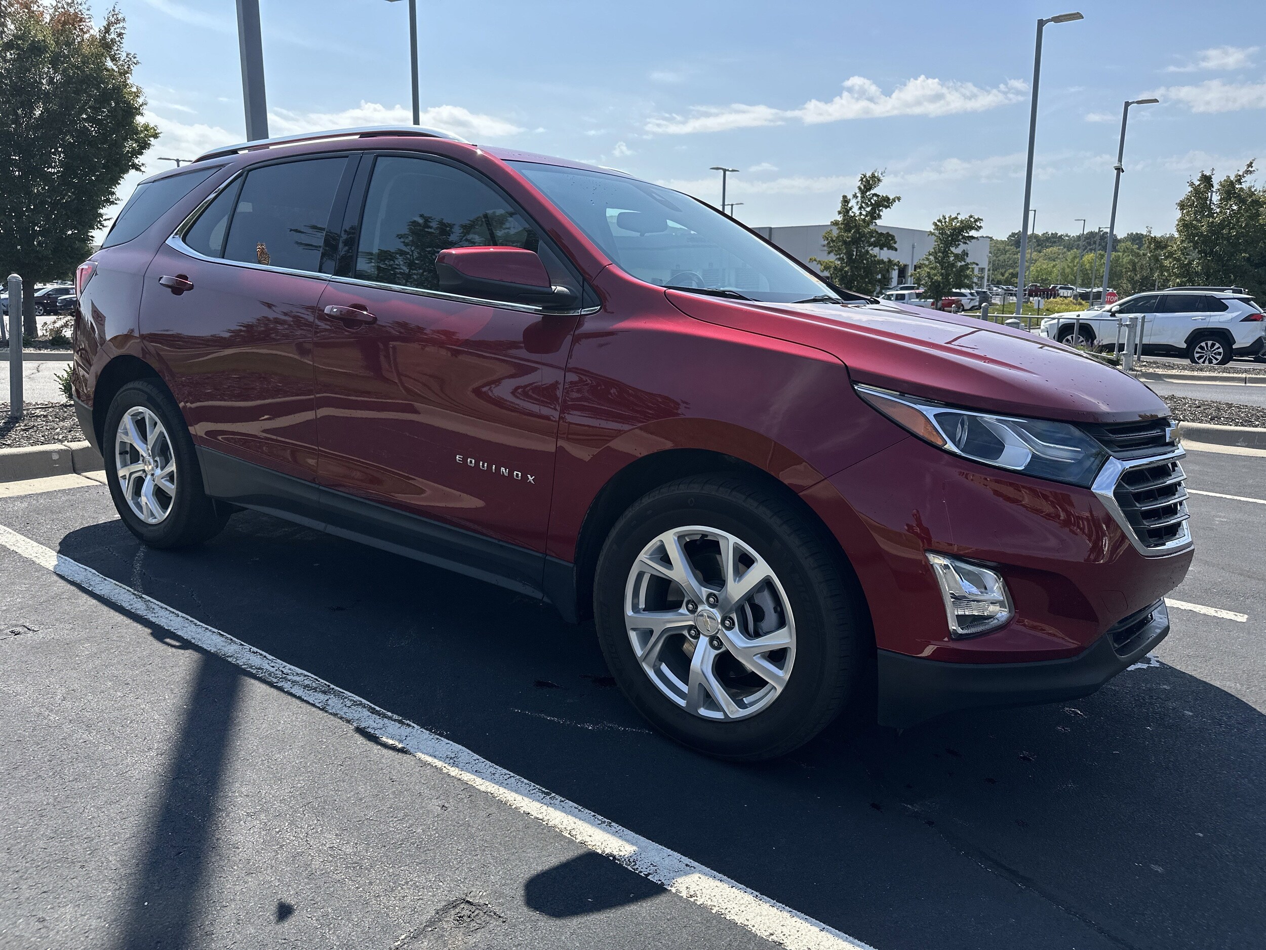 2020 Chevrolet Equinox LT photo 2