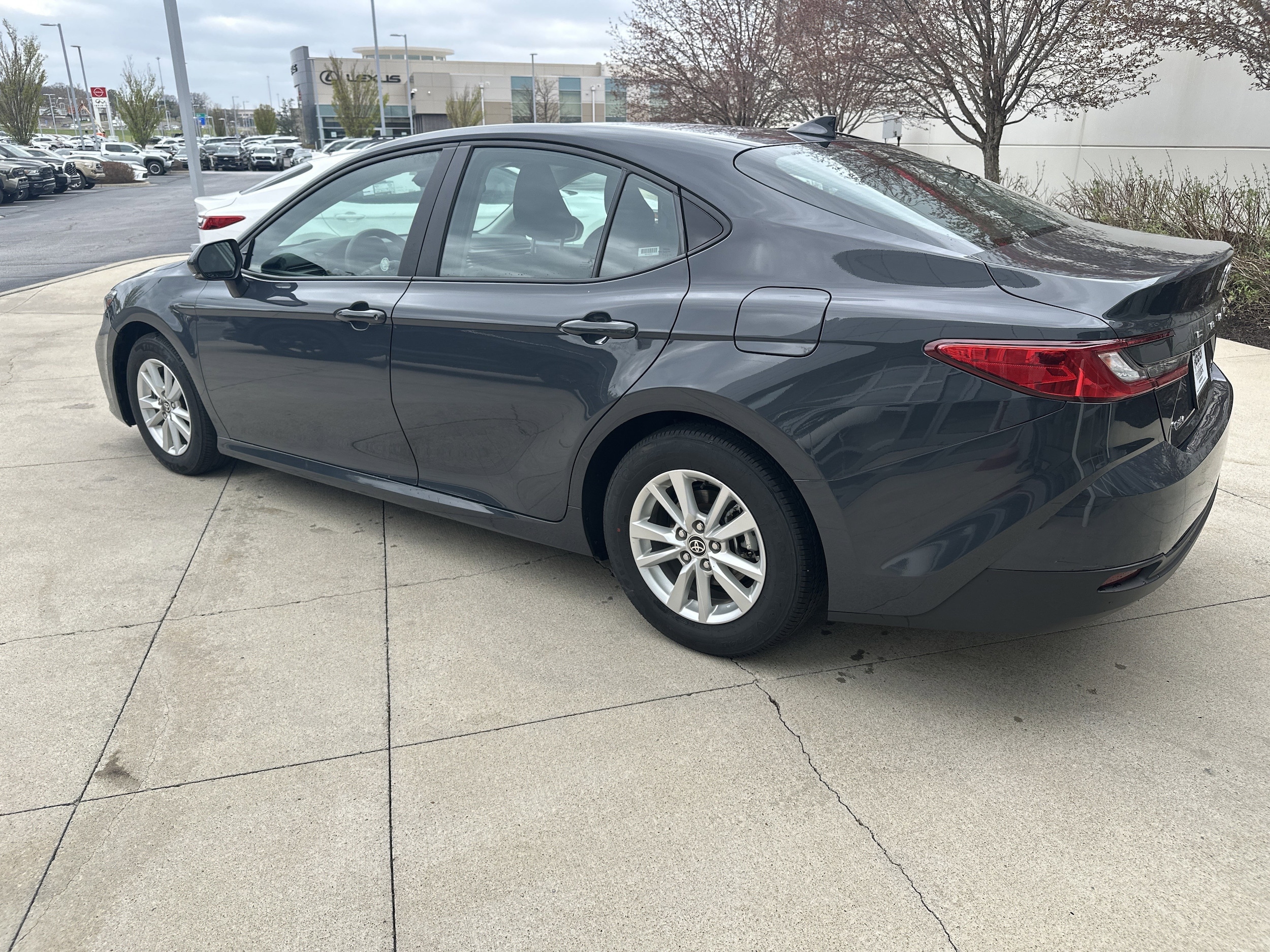 2025 Toyota Camry LE photo 6
