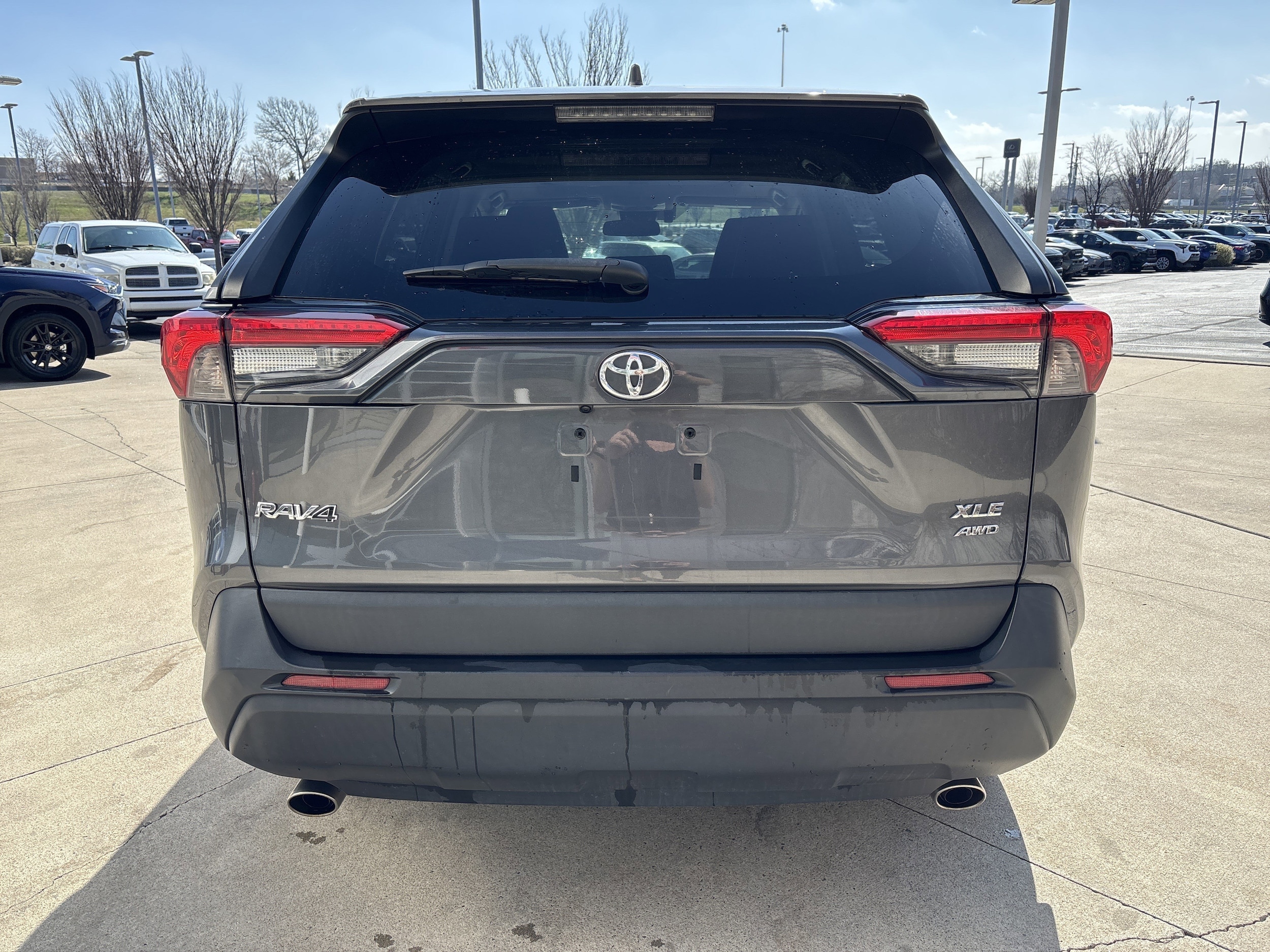 2022 Toyota RAV4 XLE photo 3