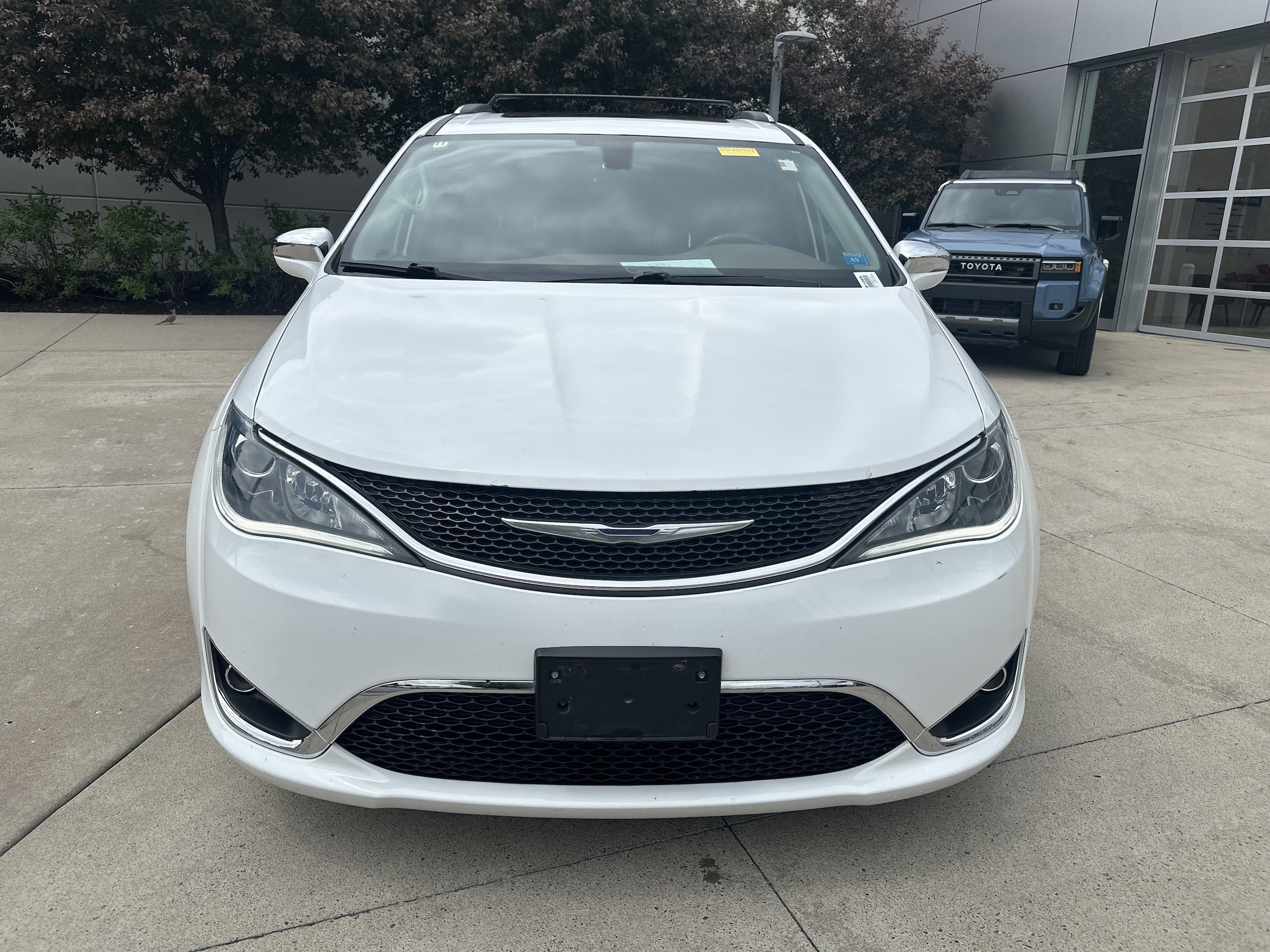2017 Chrysler Pacifica Limited photo 4