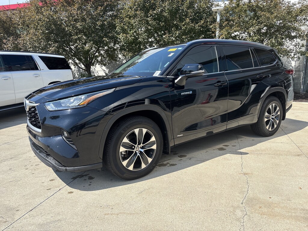 Used 2020 Toyota Highlander Hybrid XLE SUV