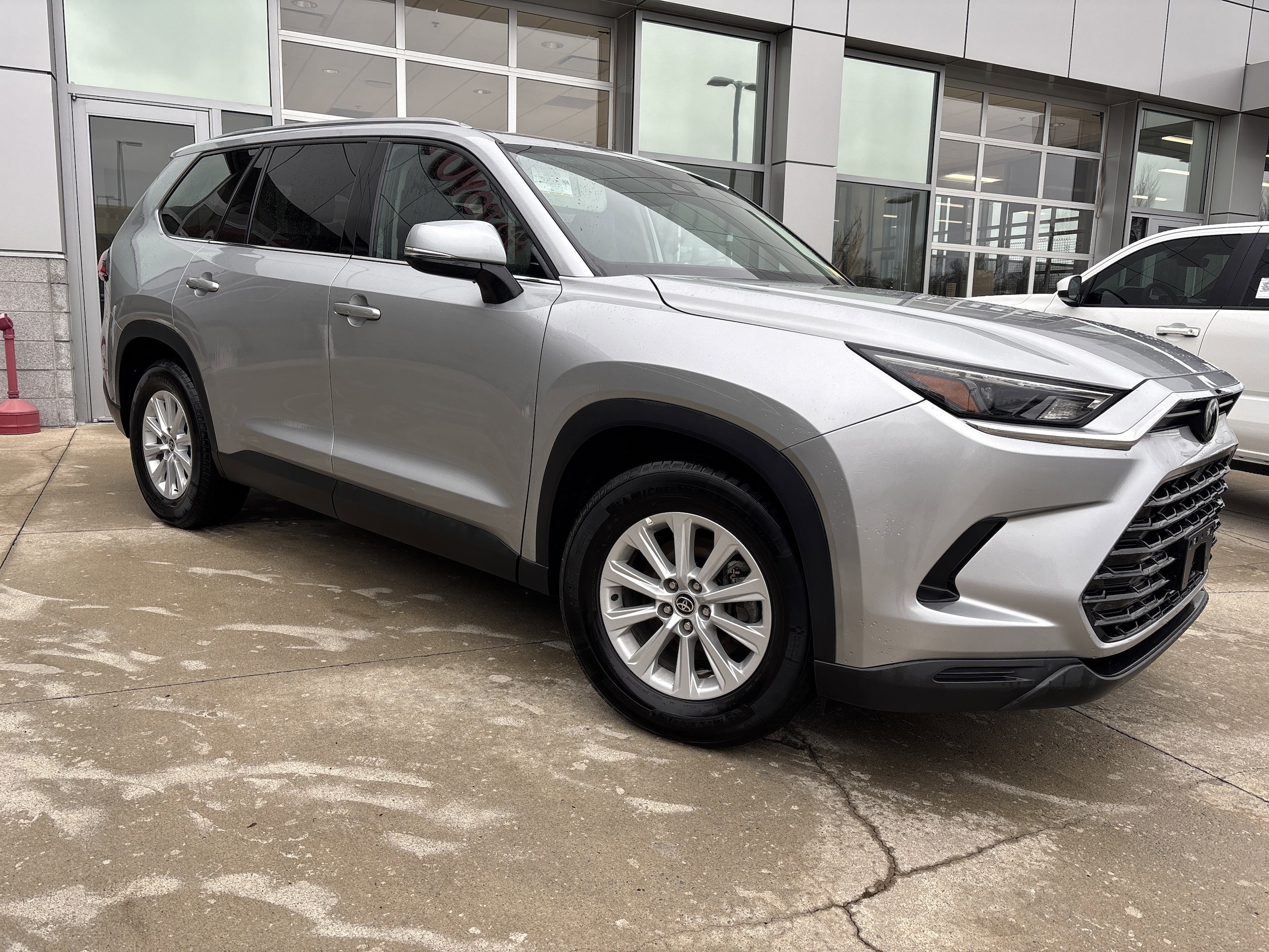 Certified 2025 Toyota Grand Highlander XLE with VIN 5TDAAAB50SS083204 for sale in Kansas City