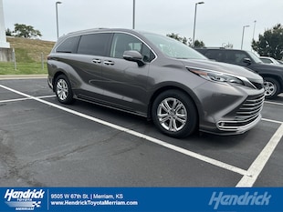 2022 Toyota Sienna Platinum Minivan