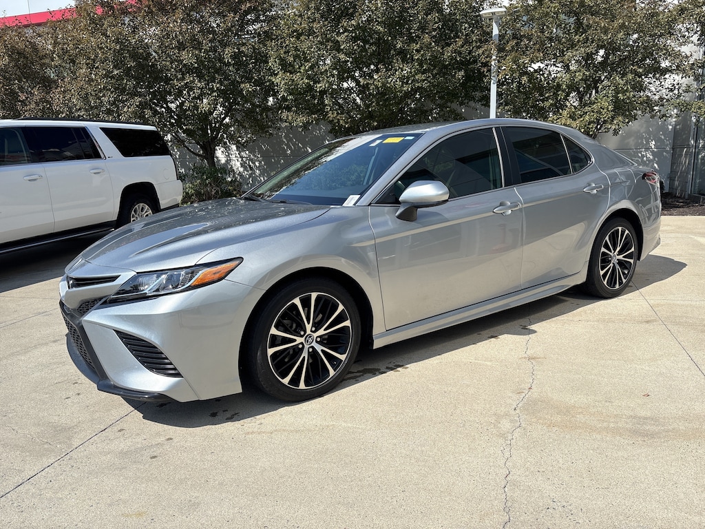 Used 2019 Toyota Camry SE Sedan