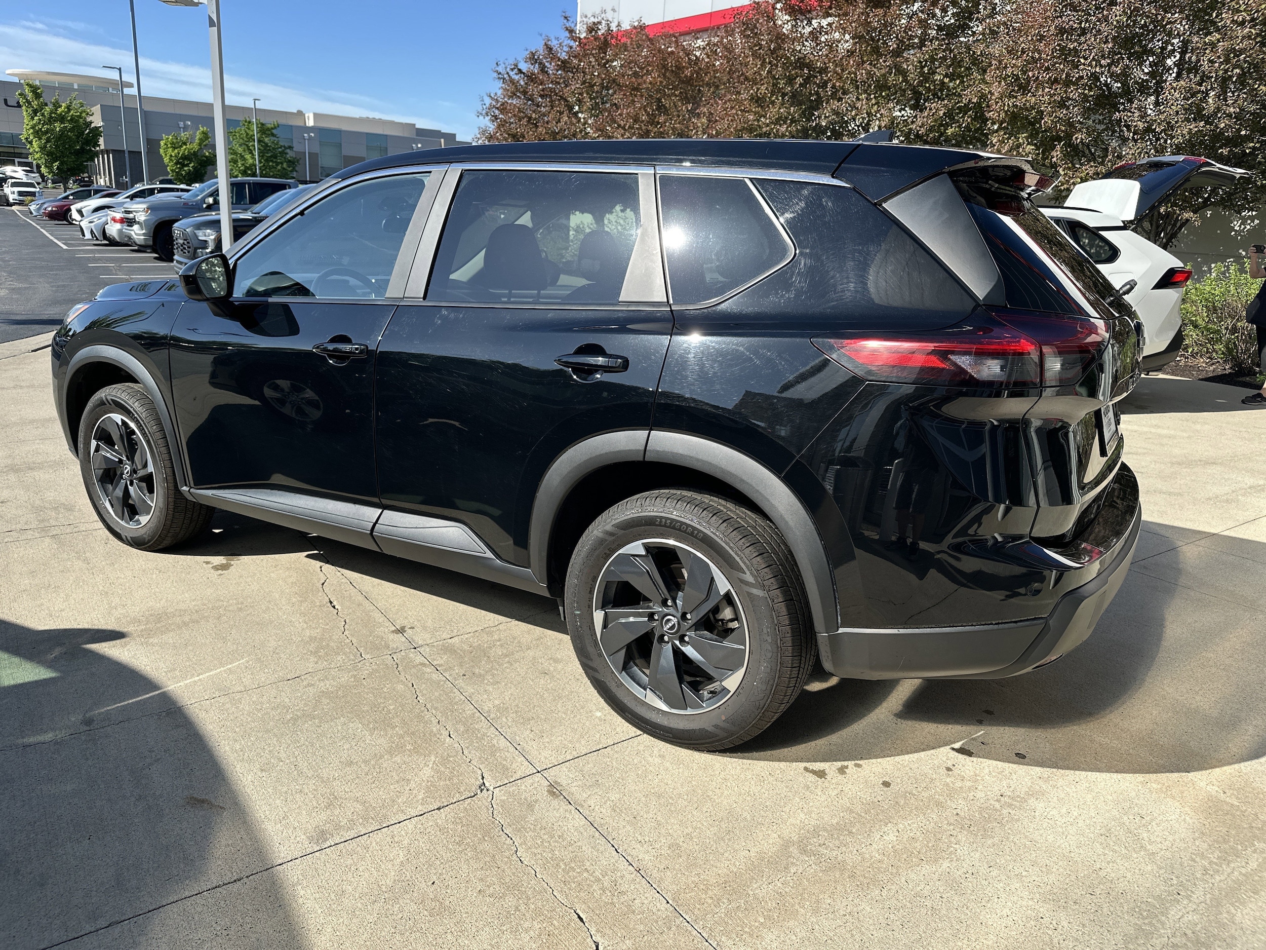 2024 Nissan Rogue SV photo 6