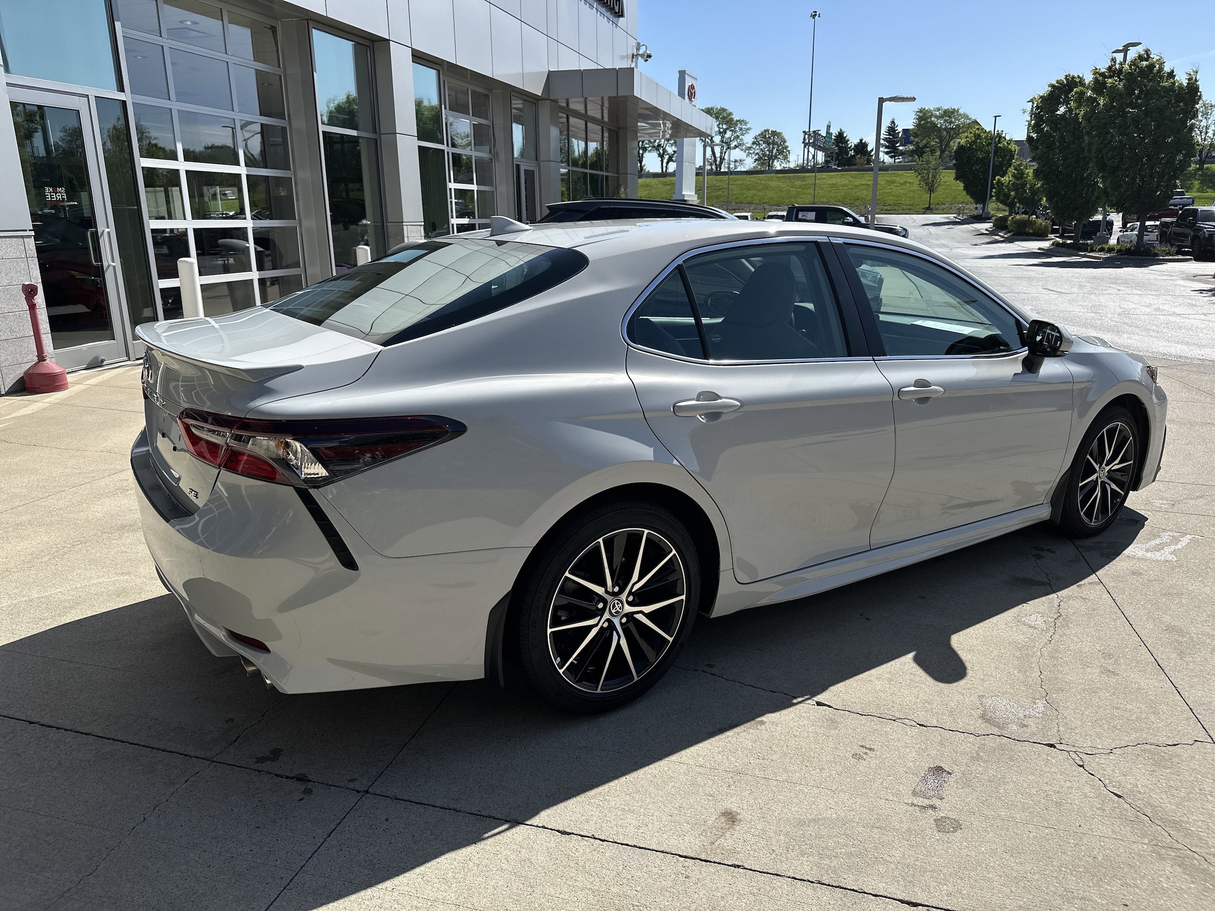 2023 Toyota Camry SE photo 5