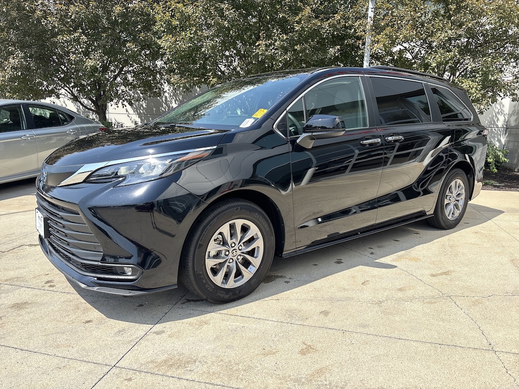 Certified 2025 Toyota Sienna XLE Minivan