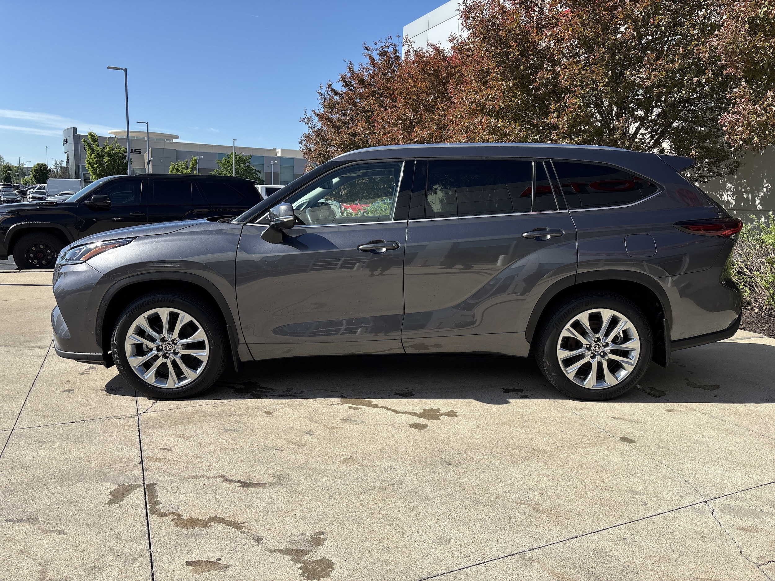 2024 Toyota Highlander Limited photo 3