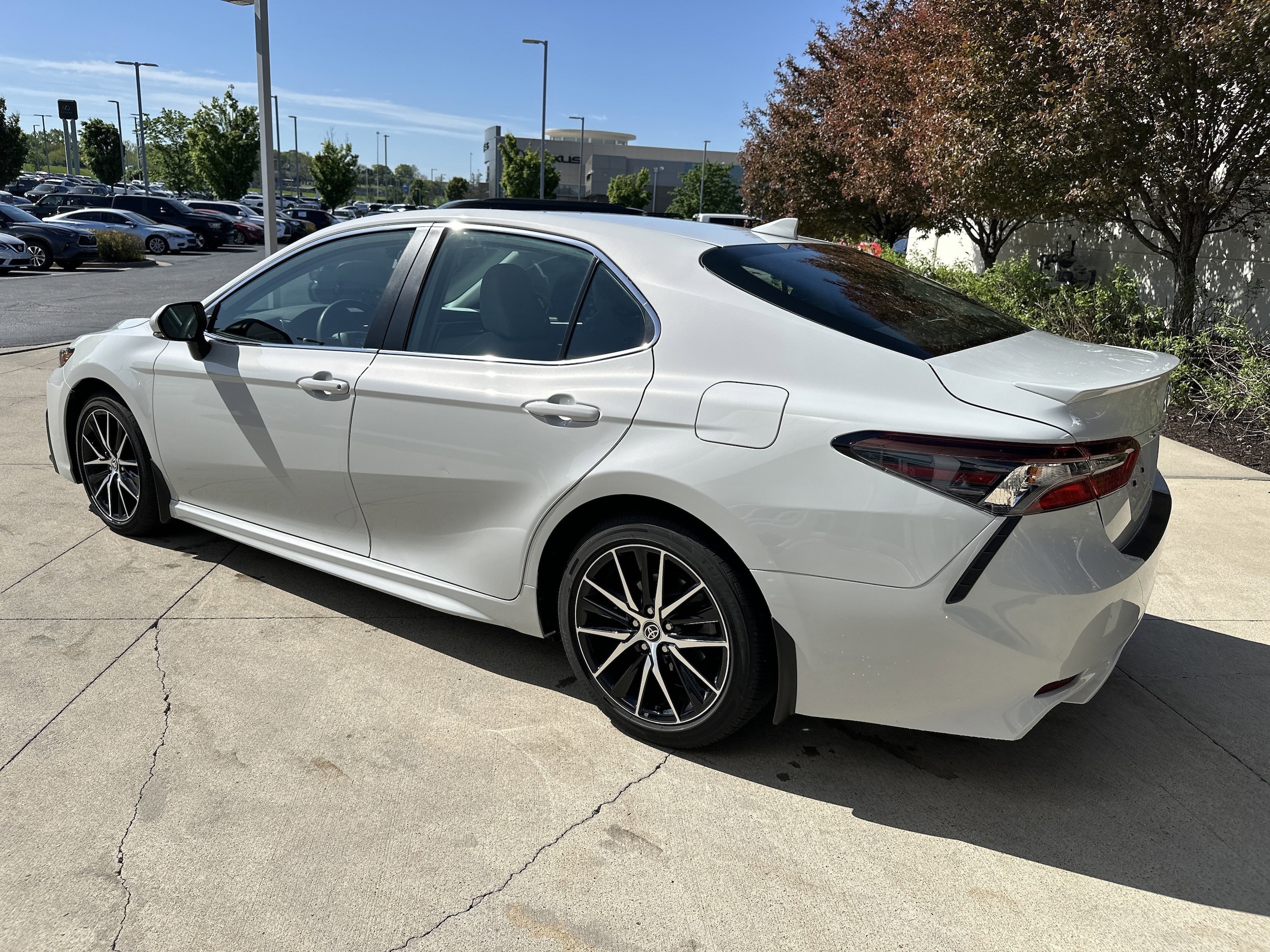 2023 Toyota Camry SE photo 6
