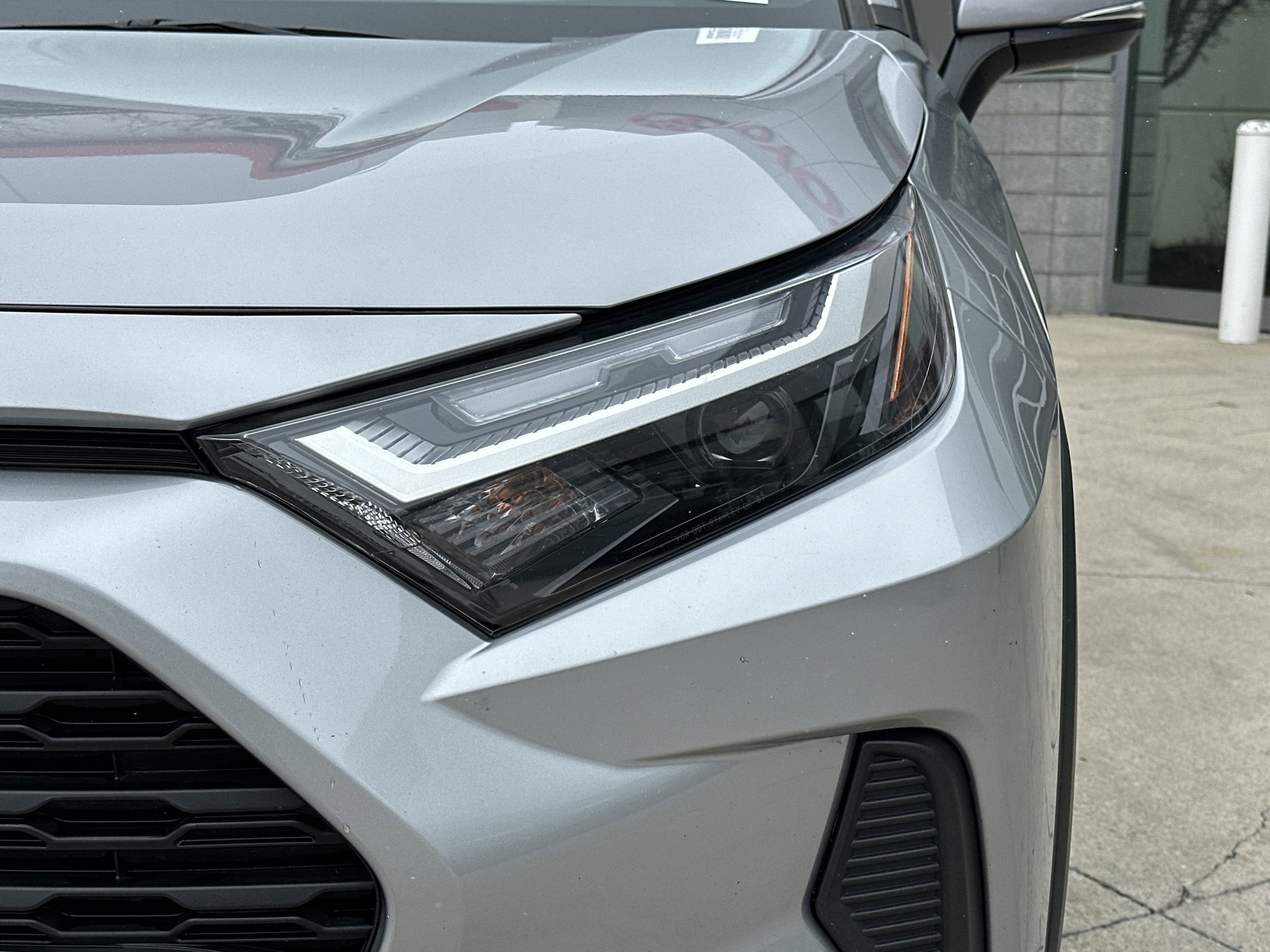 2022 Toyota RAV4 XLE photo 3