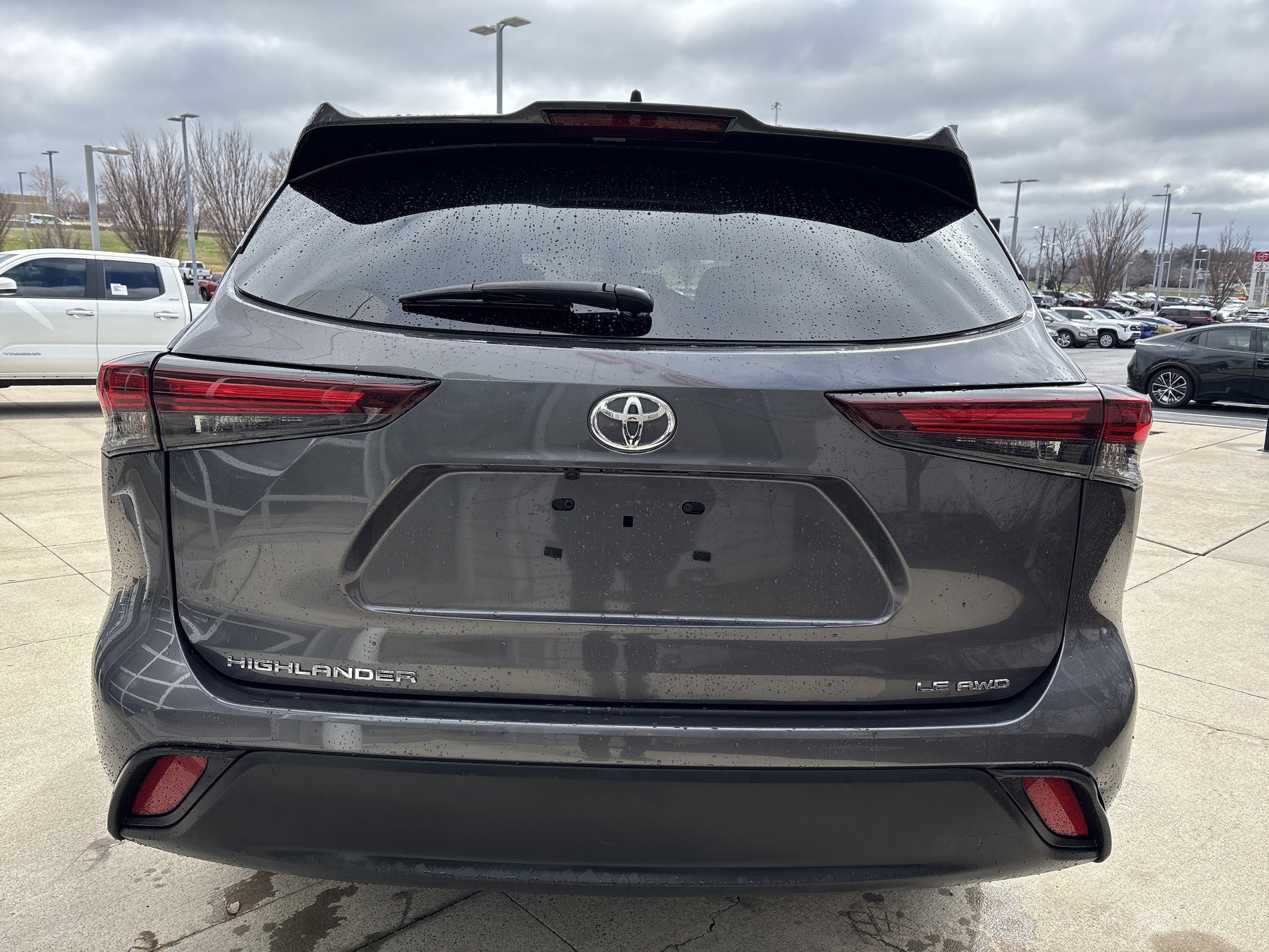 2024 Toyota Highlander LE photo 3