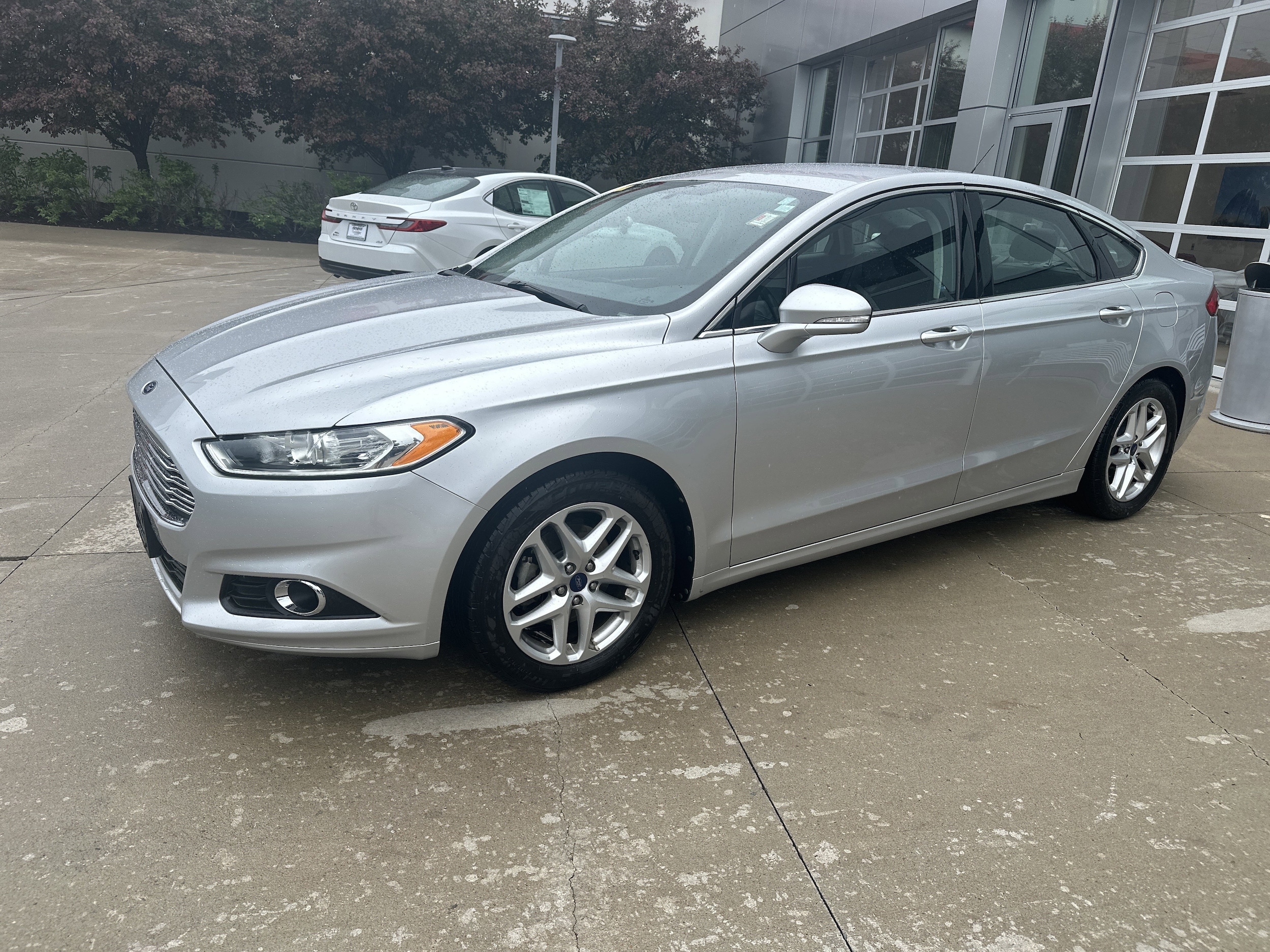 2013 Ford Fusion SE photo 3