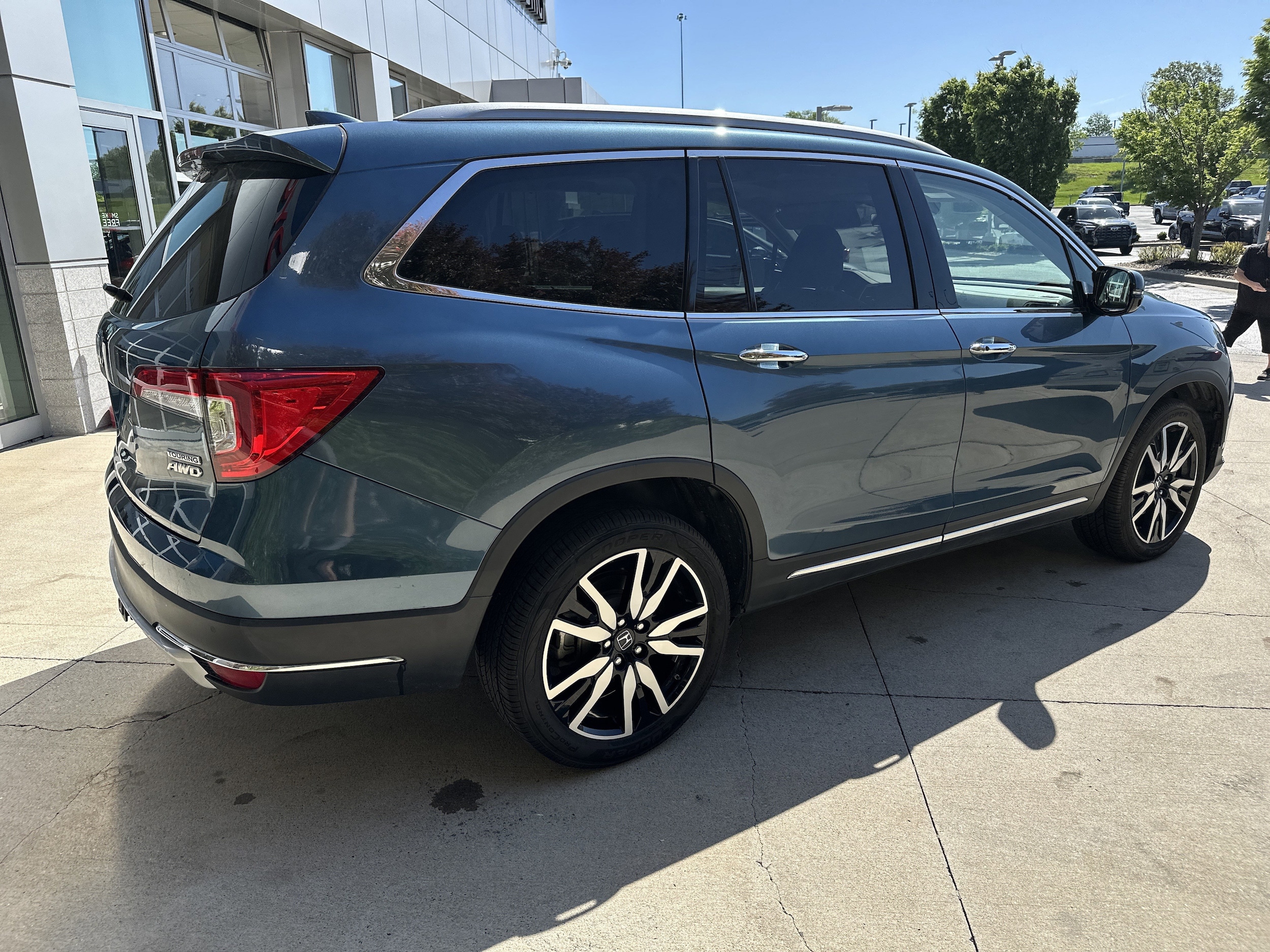 2021 Honda Pilot Touring 7-Passenger photo 5