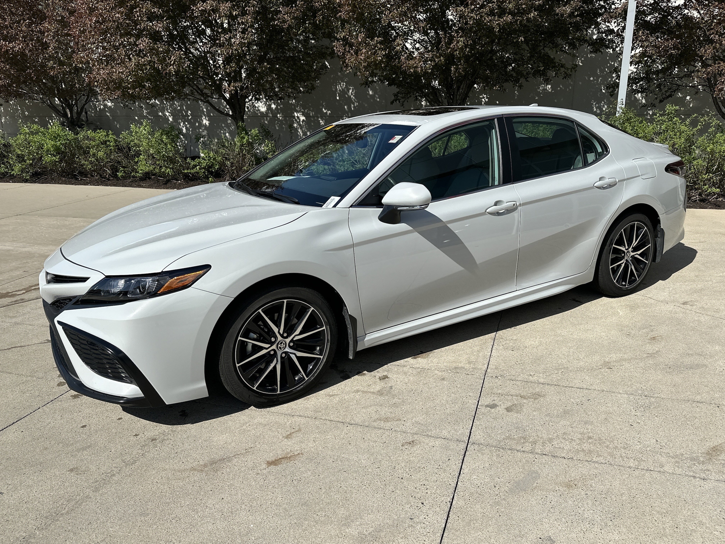 2023 Toyota Camry SE photo 2