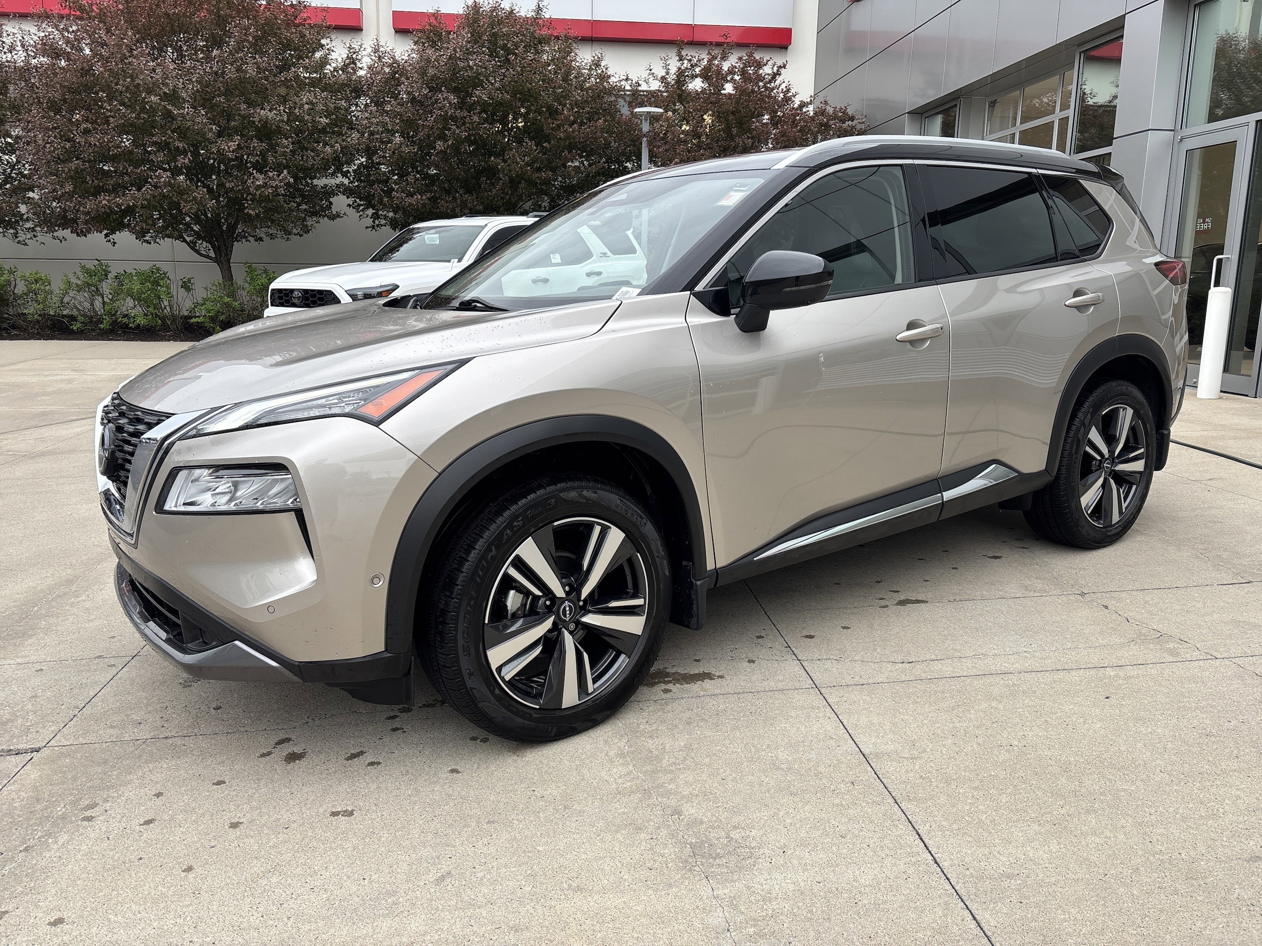 2023 Nissan Rogue SL photo 2