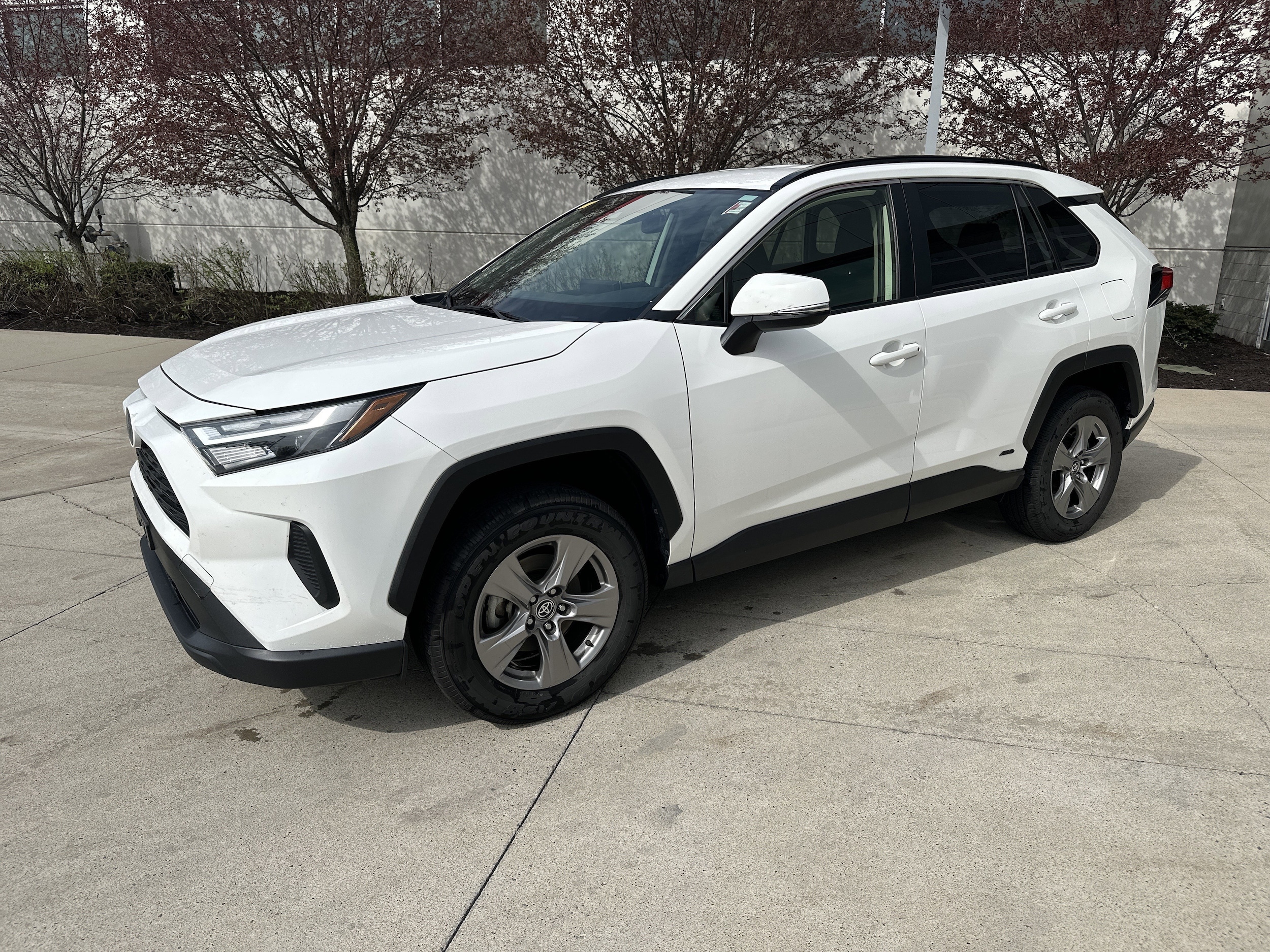 2023 Toyota RAV4 Hybrid LE photo 2