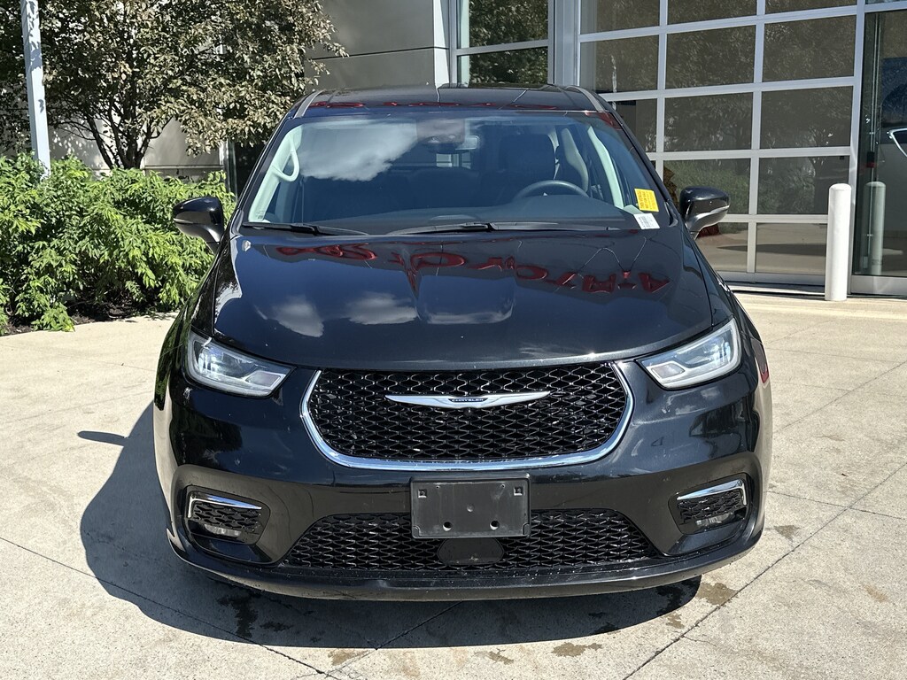 Used 2023 Chrysler Pacifica Touring L Minivan