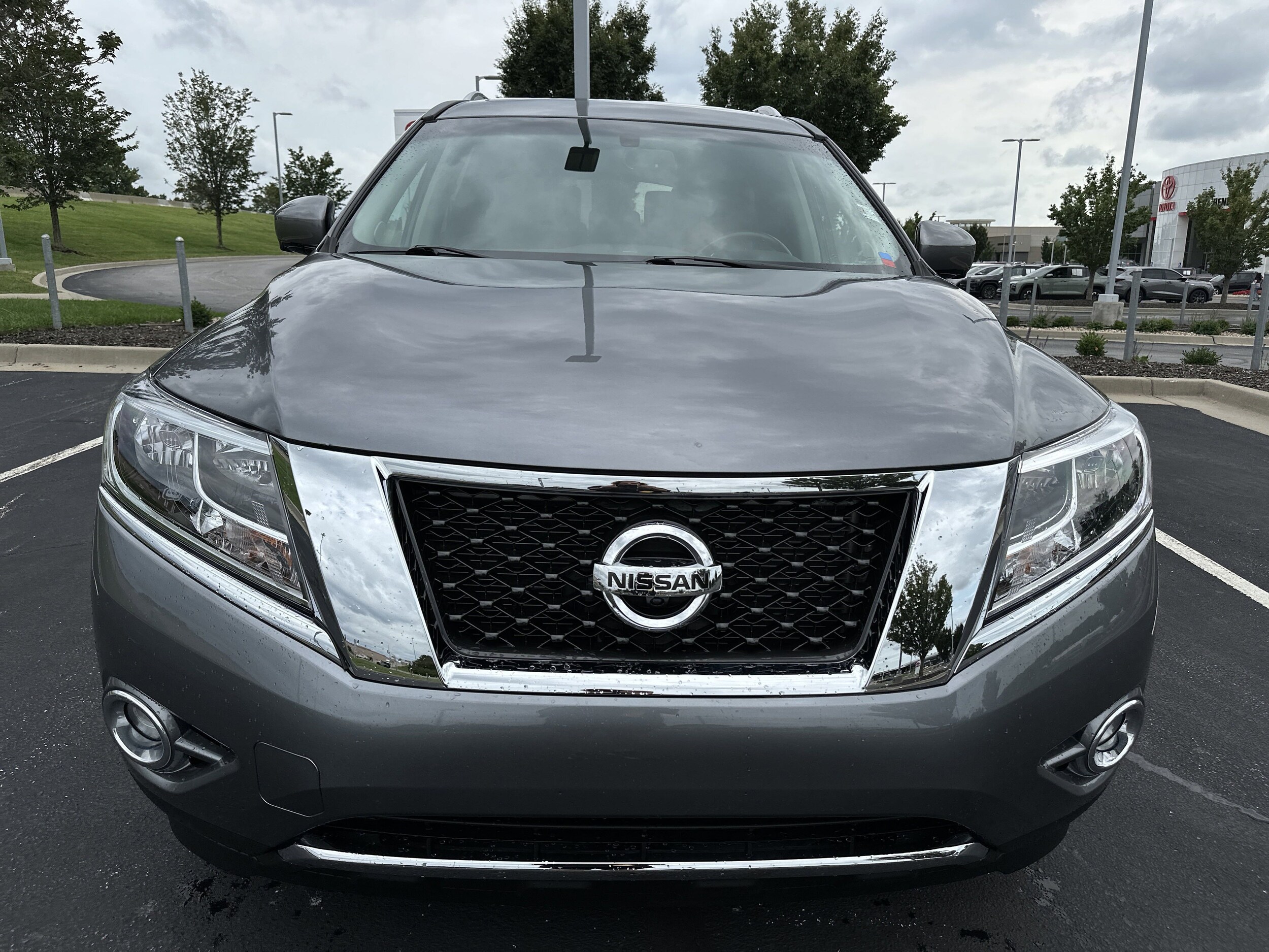 2016 Nissan Pathfinder Platinum photo 2