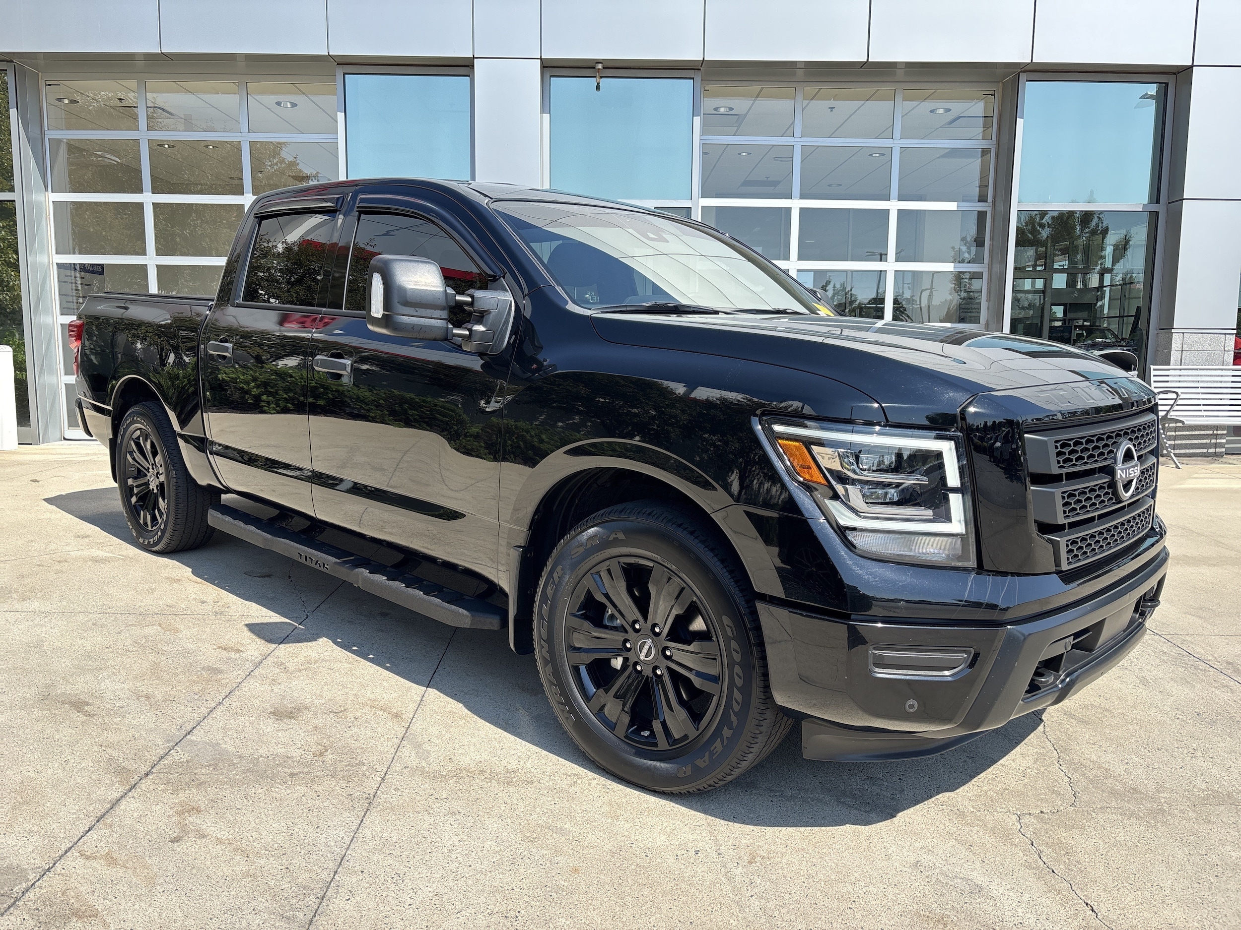 2023 Nissan Titan SV
