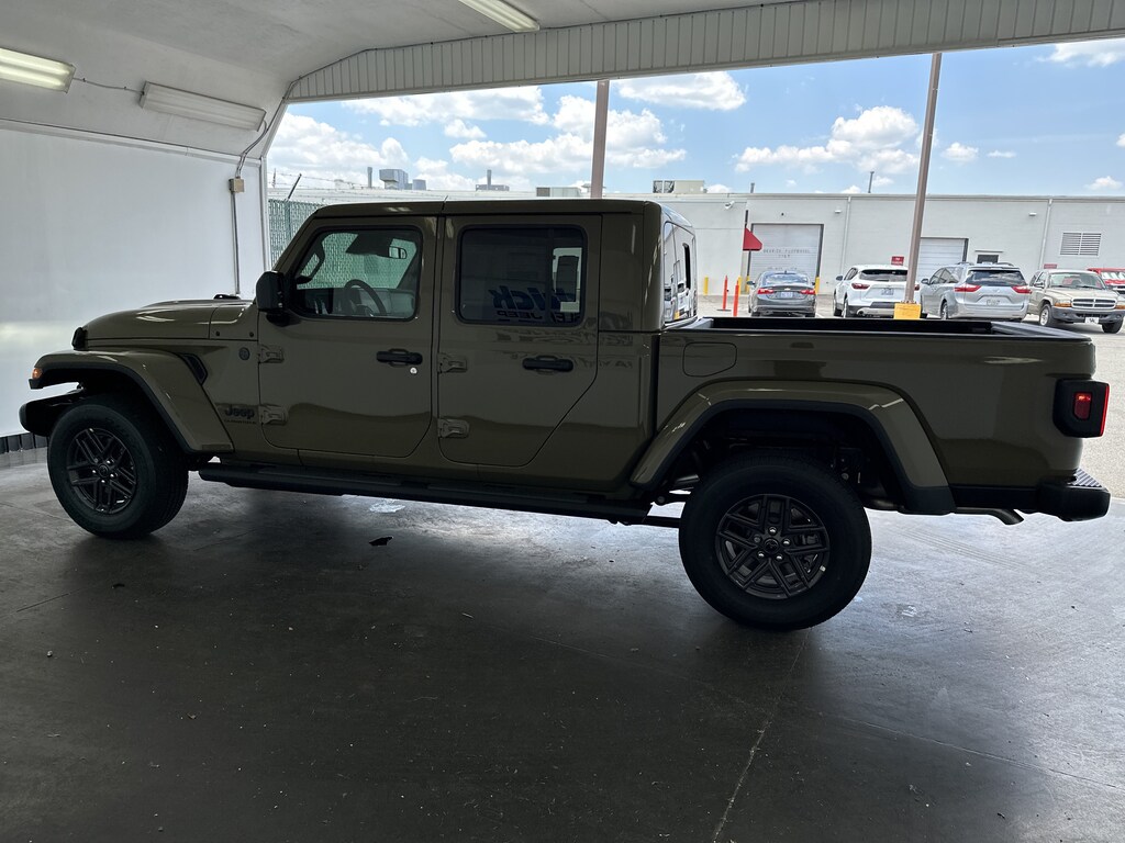 New 2026 Jeep Gladiator Sport S Pickup