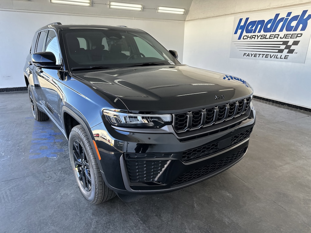 New 2026 Jeep Grand Cherokee Laredo Altitude SUV