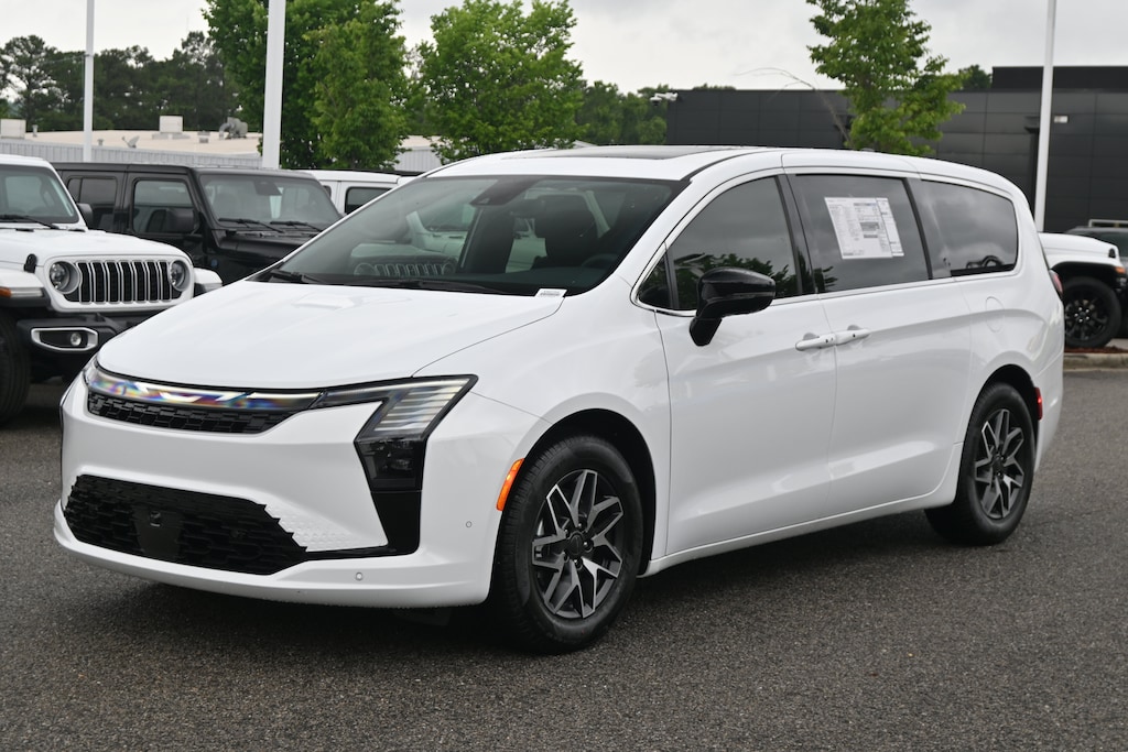 New 2027 Chrysler Pacifica Limited Minivan