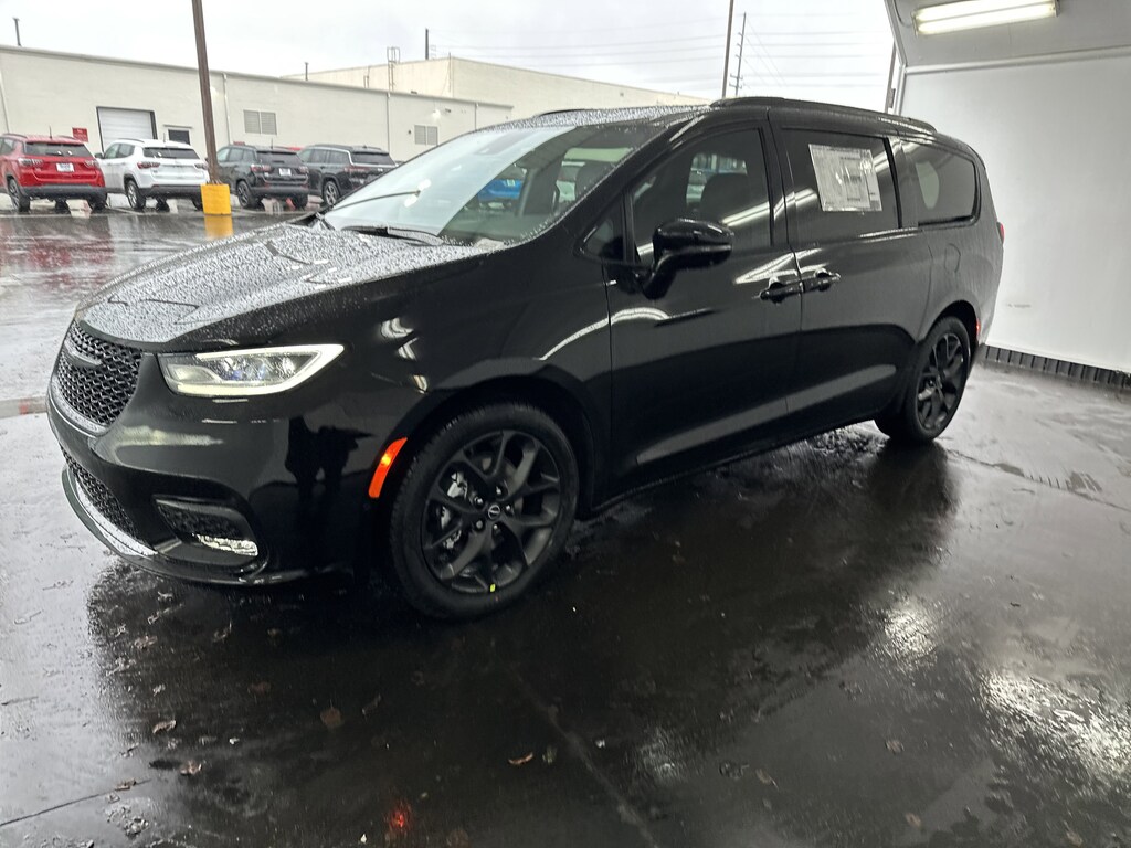 New 2026 Chrysler Pacifica Select Minivan