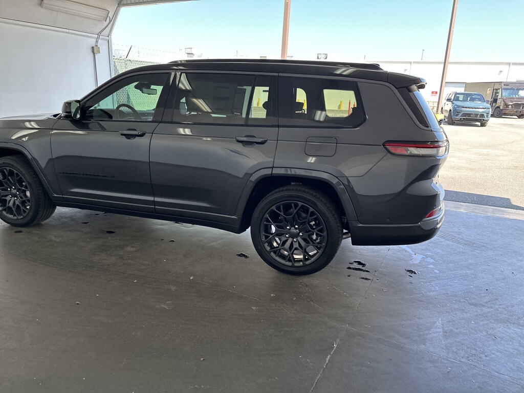New 2026 Jeep Grand Cherokee L Summit SUV