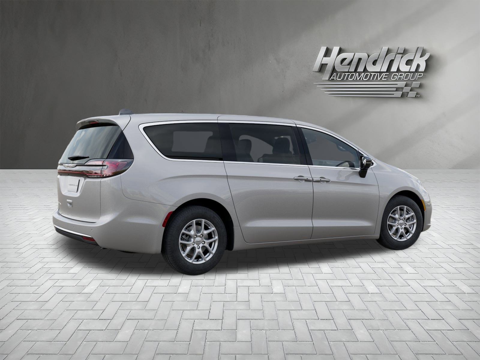 2026 Chrysler Pacifica photo 2
