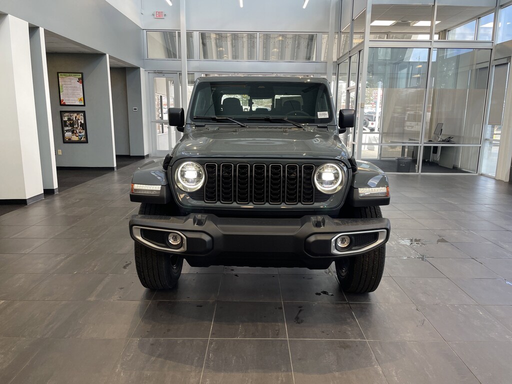 New 2026 Jeep Gladiator Sahara Pickup