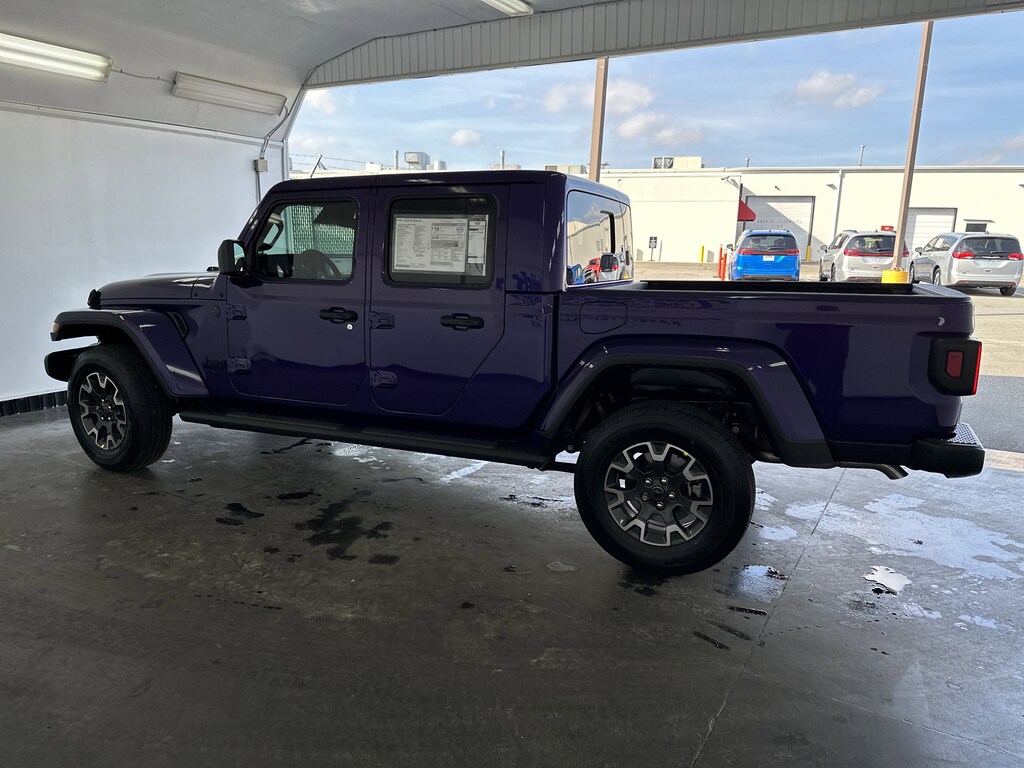 New 2026 Jeep Gladiator Sahara Pickup