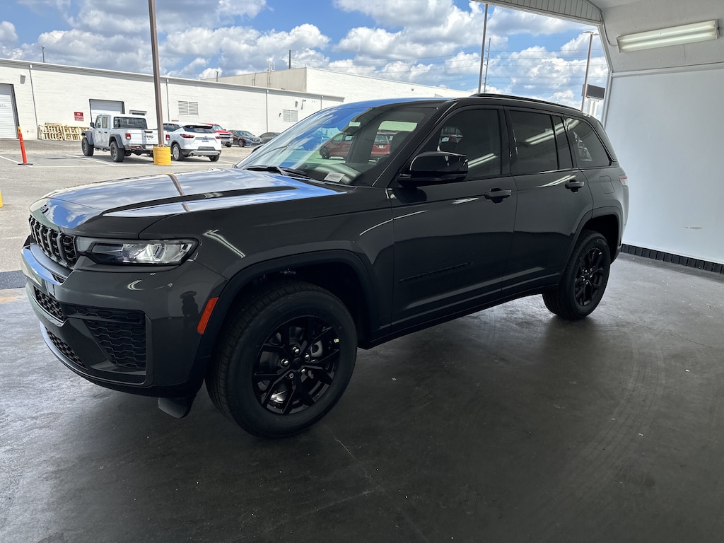 New 2026 Jeep Grand Cherokee Laredo Altitude SUV