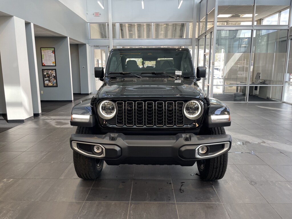 New 2026 Jeep Gladiator Sahara Pickup