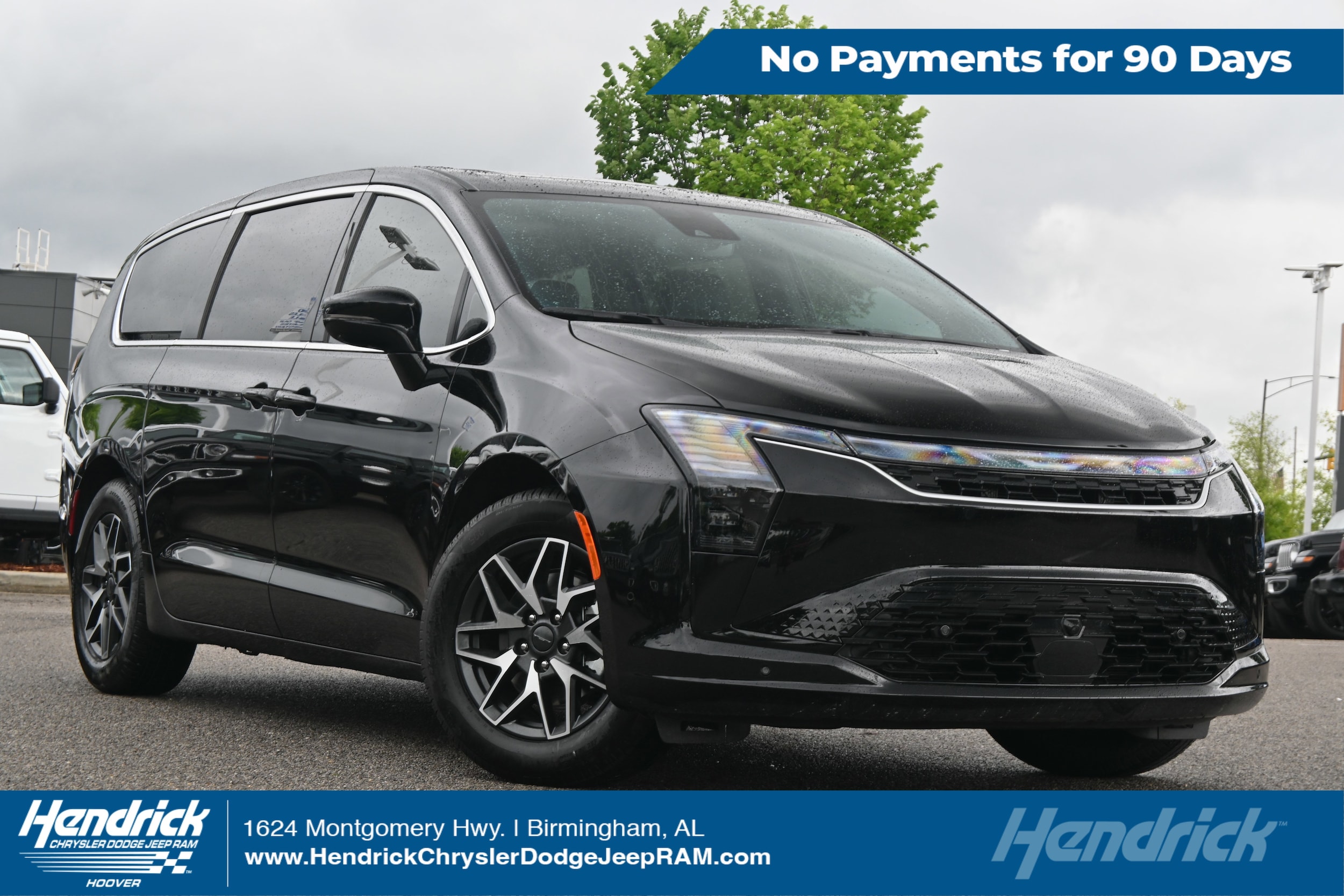 2027 Chrysler Pacifica Limited's photo