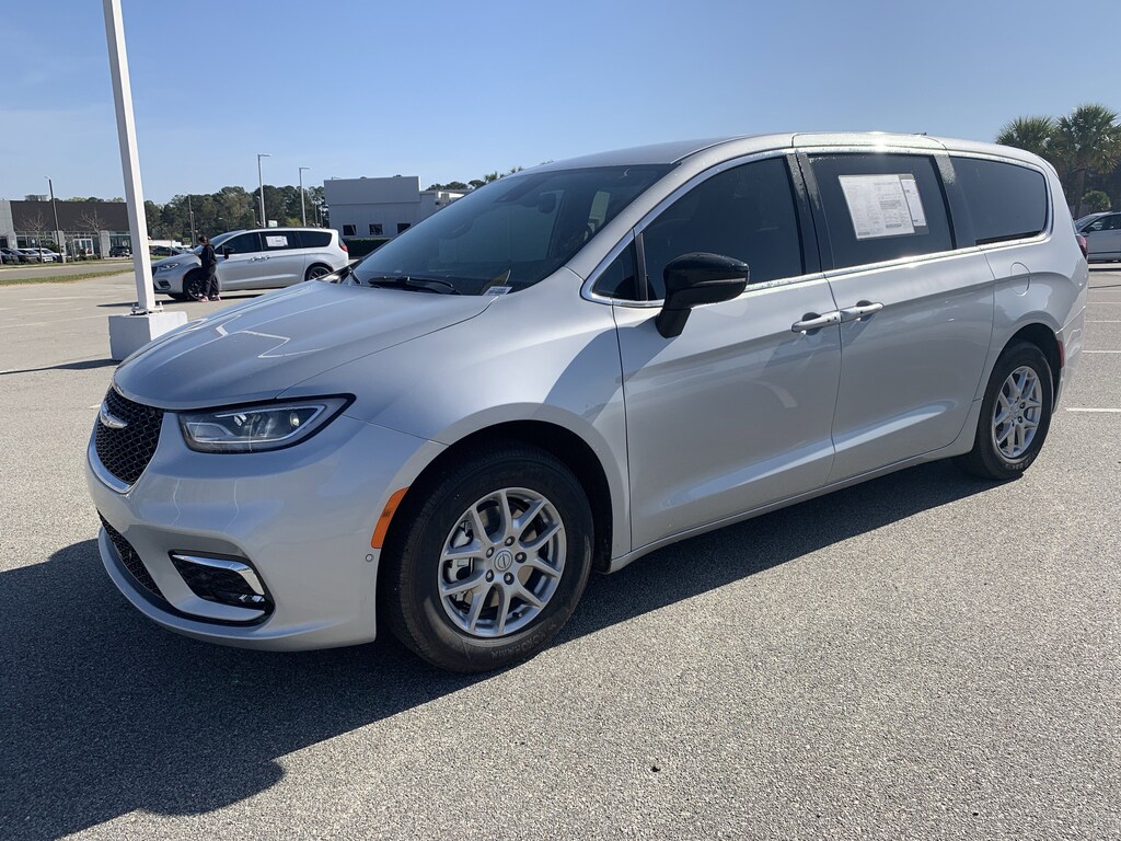 New 2026 Chrysler Pacifica Select Minivan