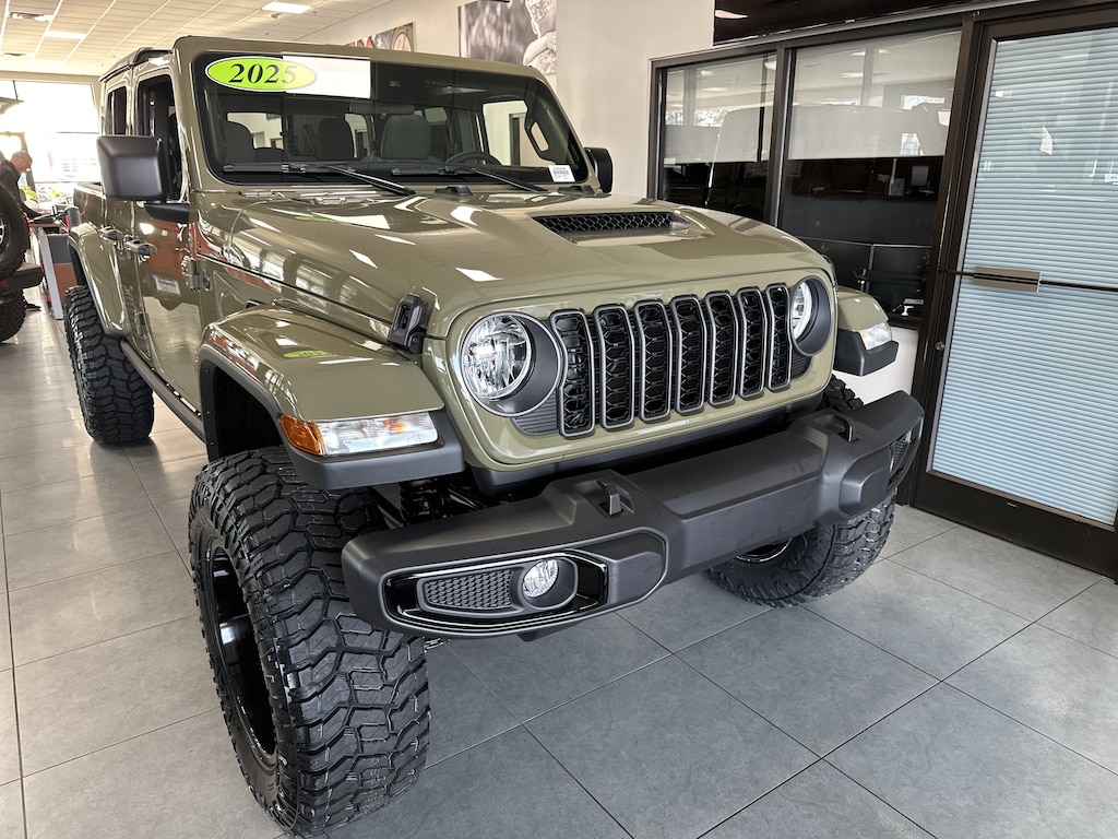 New 2025 Jeep Gladiator Sport S Pickup