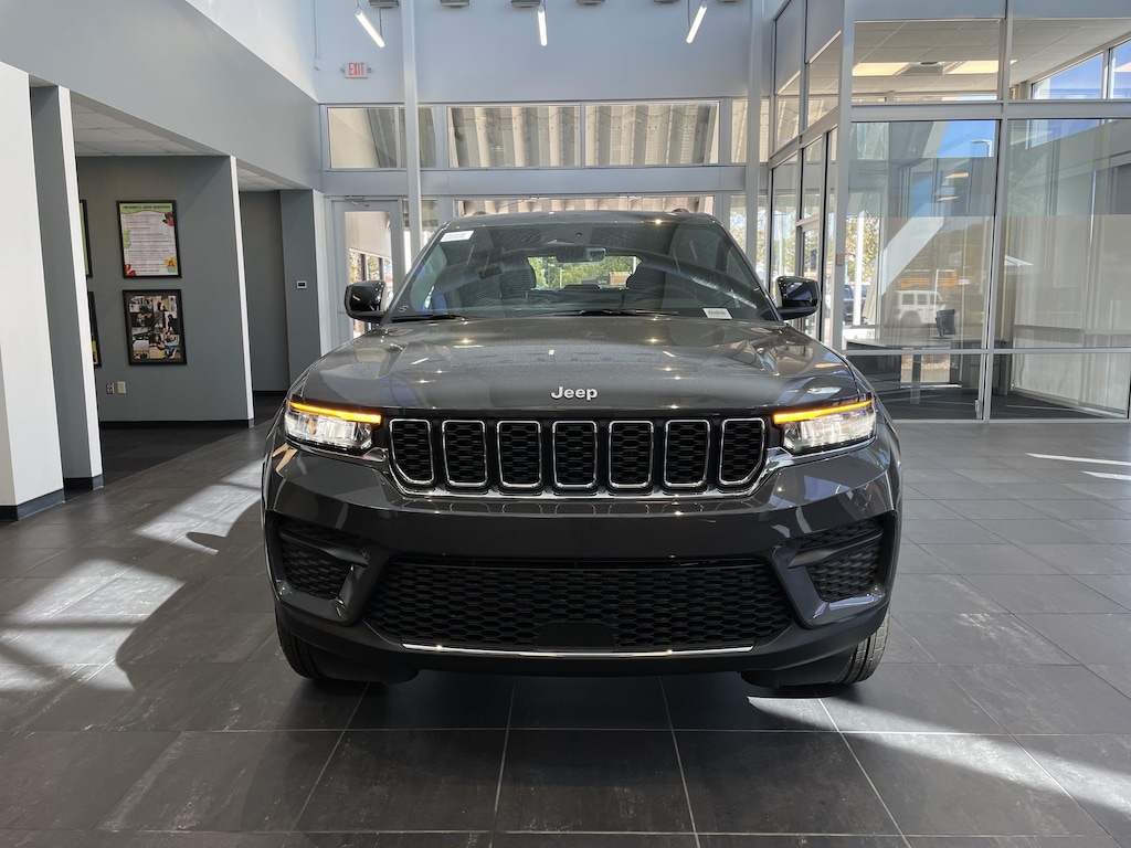 New 2025 Jeep Grand Cherokee Laredo X SUV