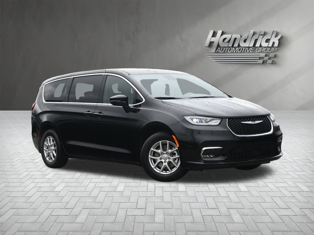 New 2026 Chrysler Pacifica Select Minivan