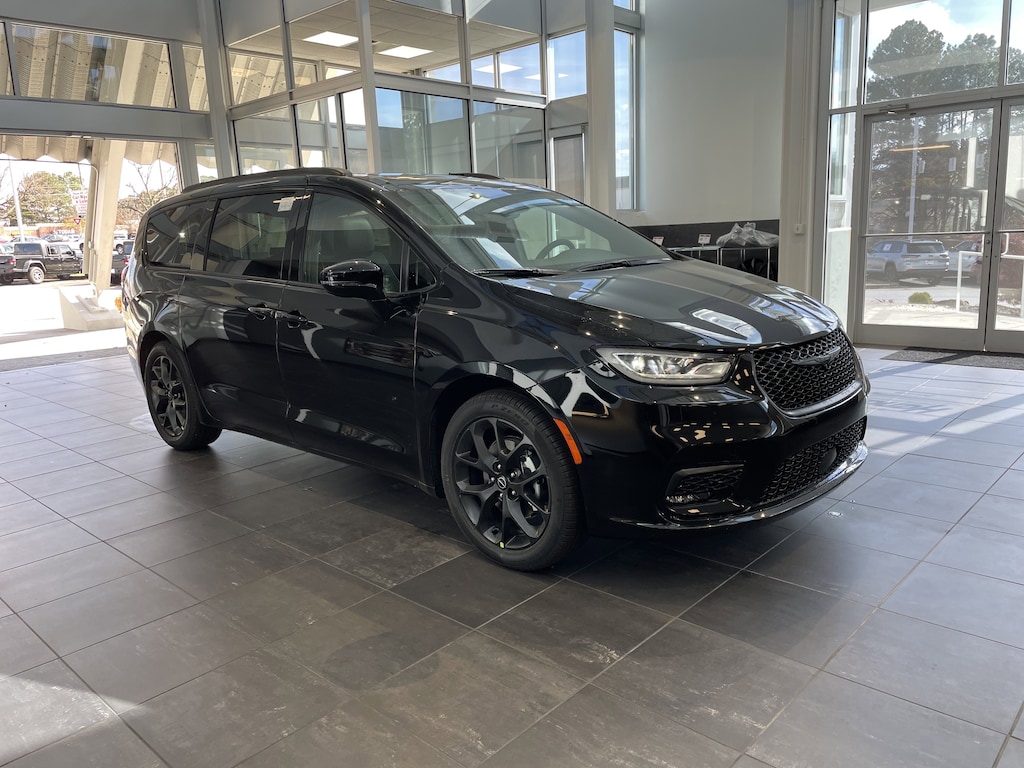 New 2026 Chrysler Pacifica Limited Minivan