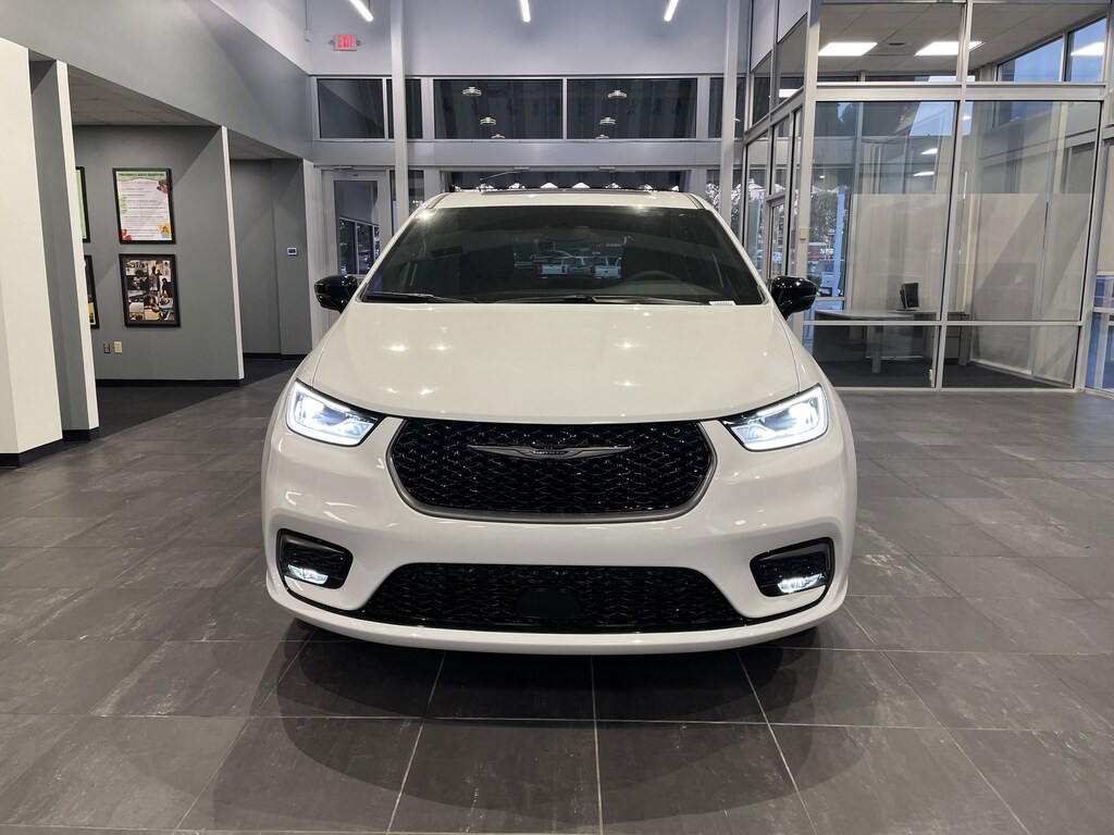 New 2026 Chrysler Pacifica Select Minivan