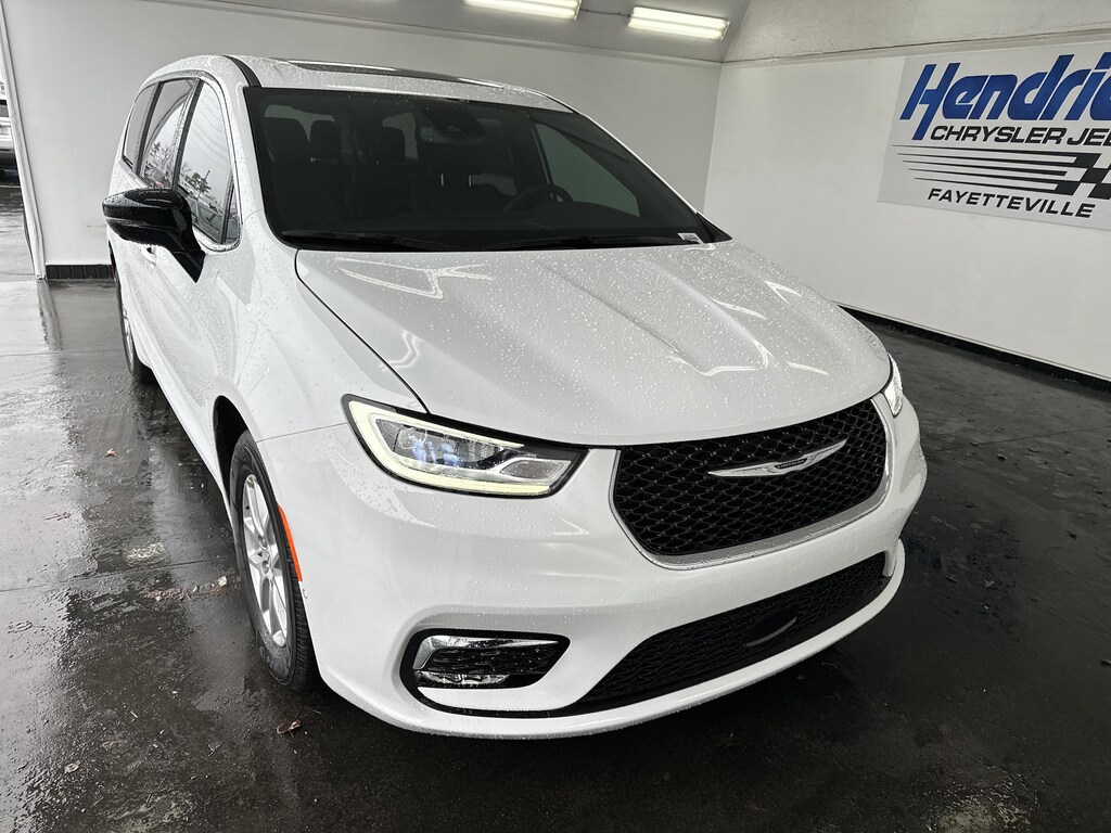 New 2026 Chrysler Pacifica Select Minivan
