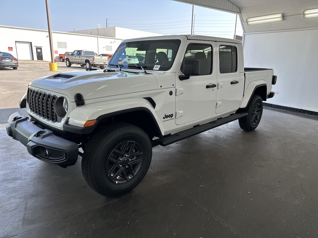 New 2026 Jeep Gladiator Sport S Pickup