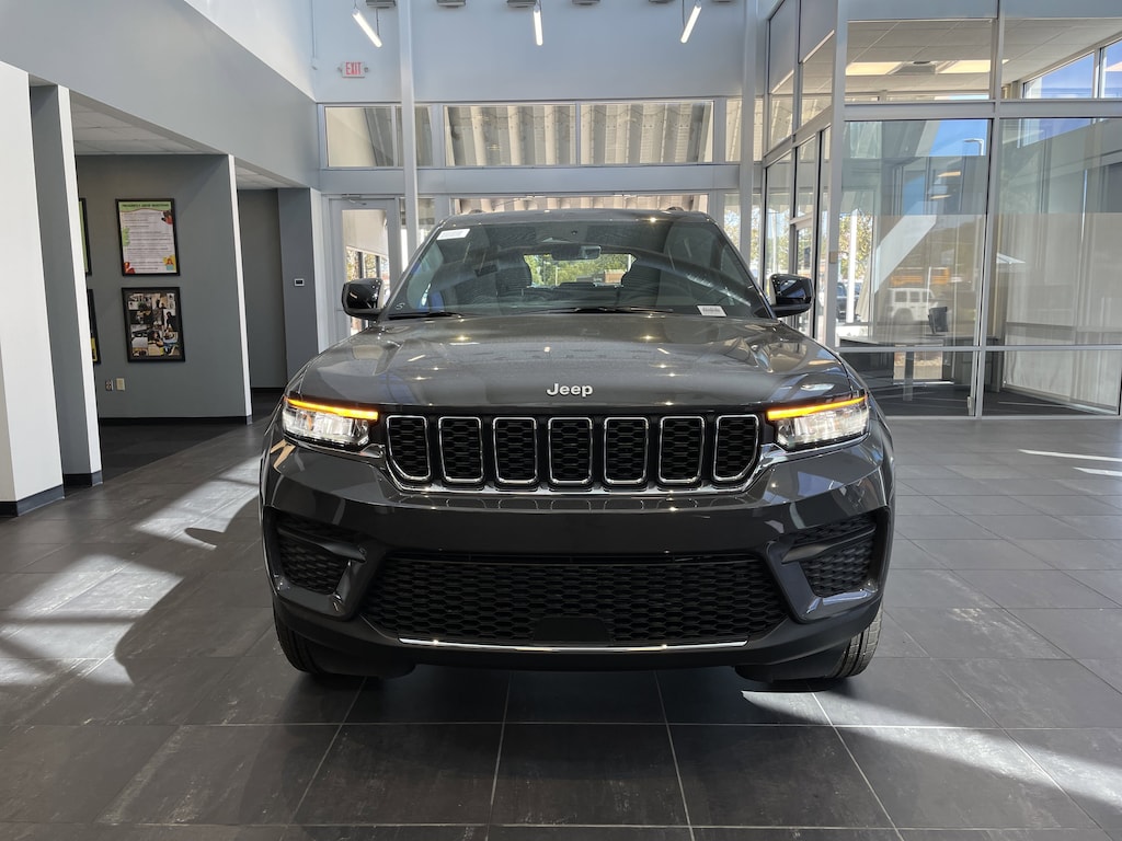 New 2025 Jeep Grand Cherokee Laredo X SUV